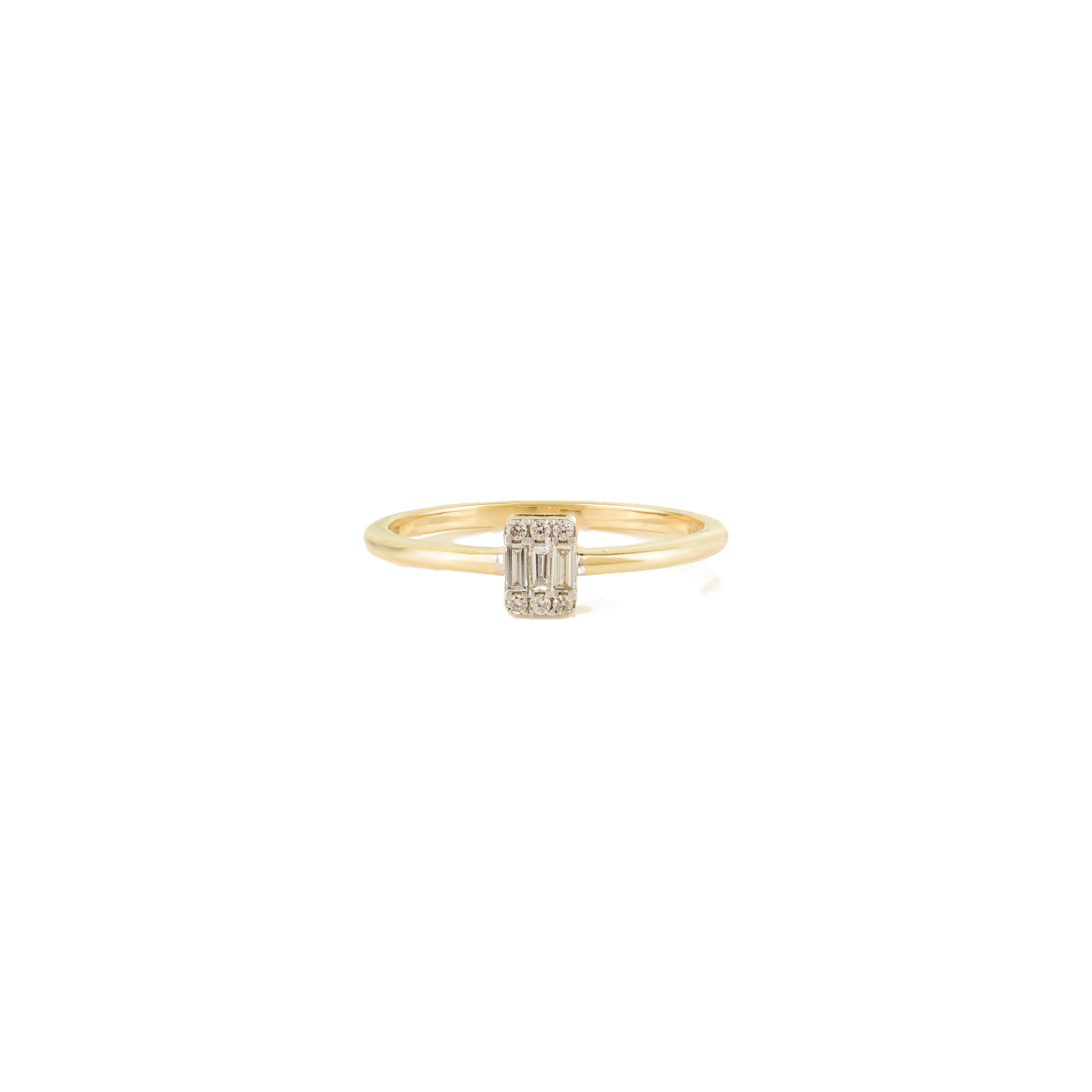 En vente :  Bague empilable minimaliste en or jaune 14K avec diamants baguettes Bijoux fins 9