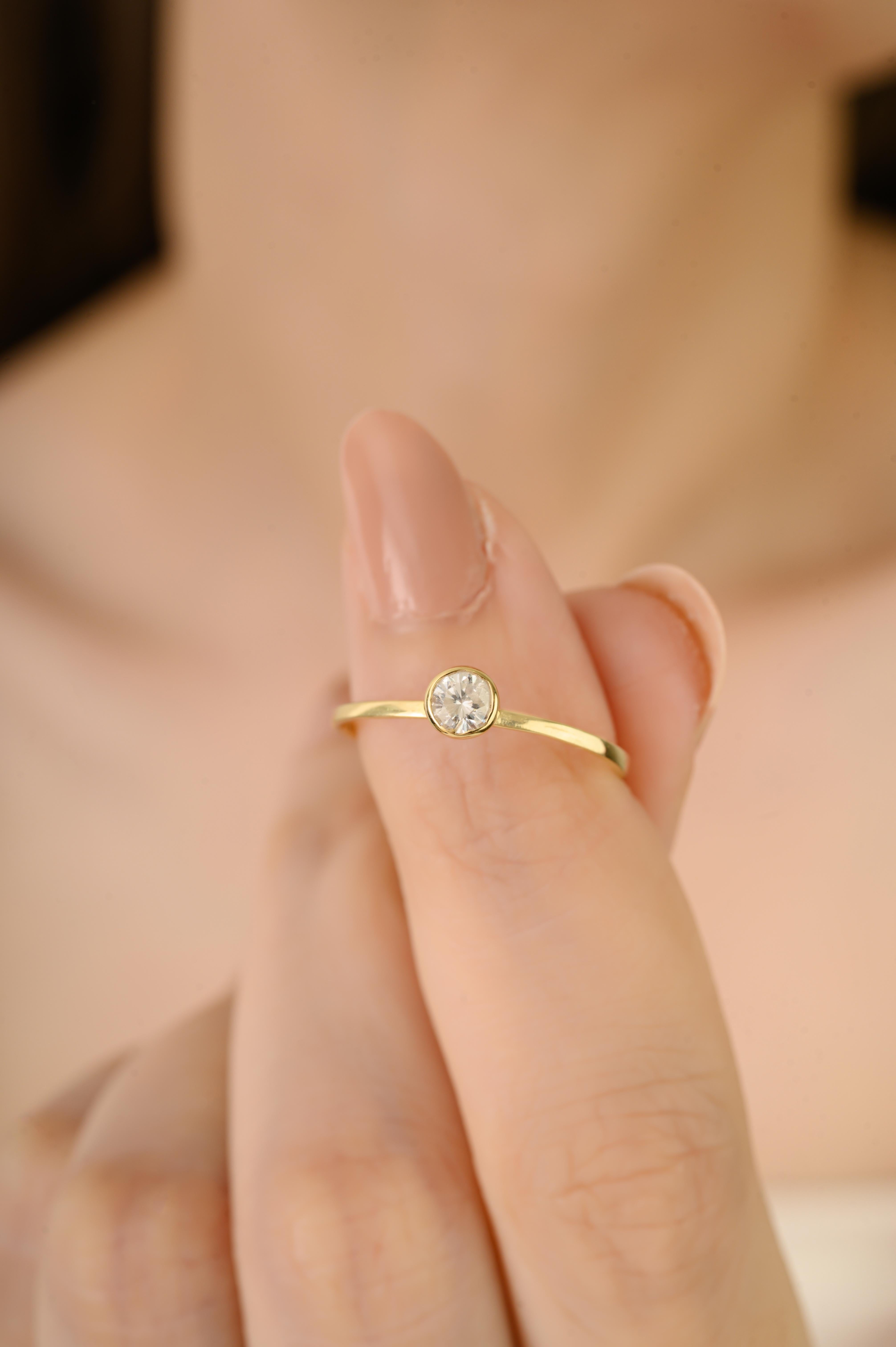 En vente :  Bague solitaire en or jaune 14k avec chaton et diamant Minimaliste Bijoux de tous les jours 2