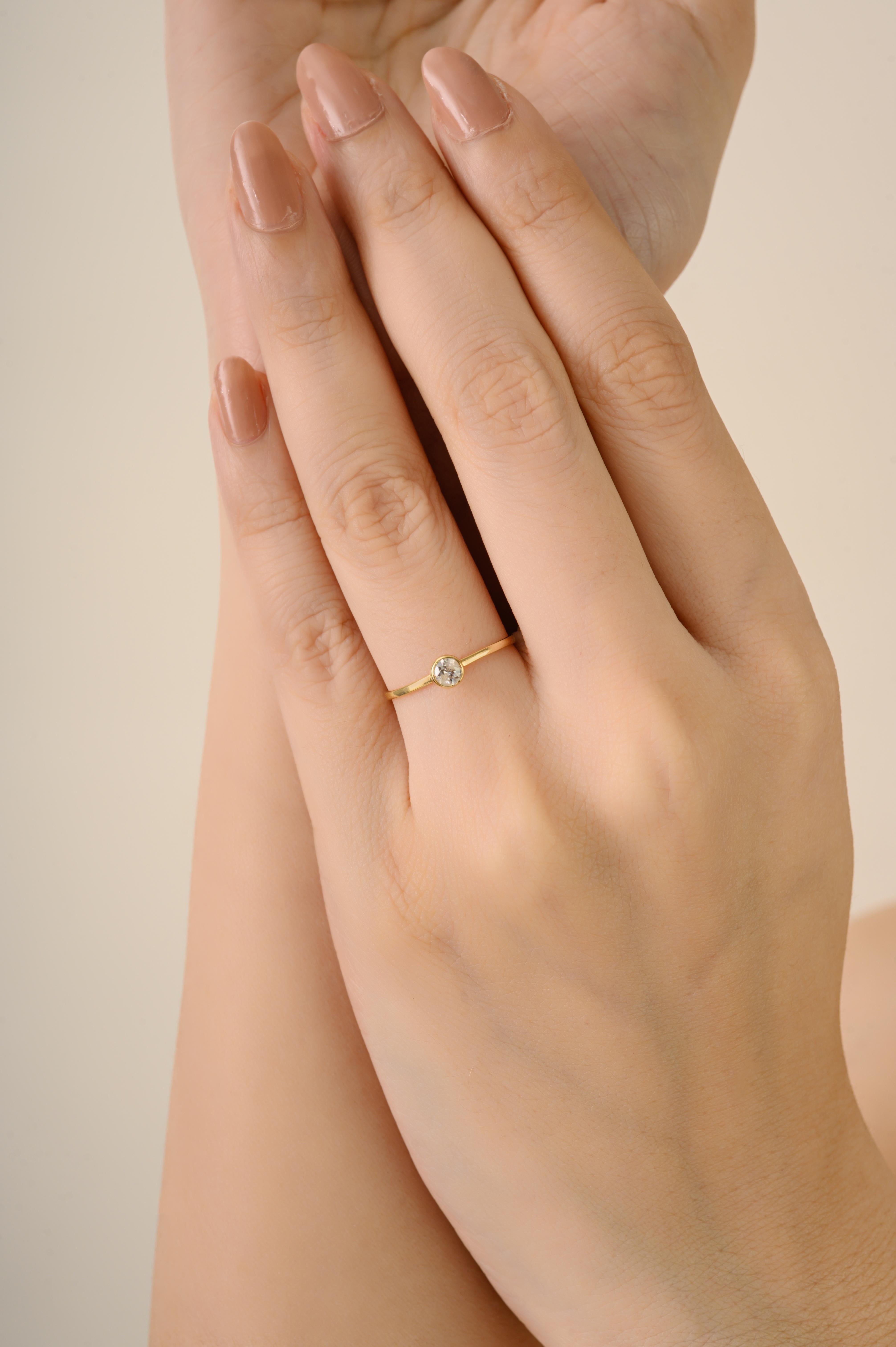 En vente :  Bague solitaire en or jaune 14k avec chaton et diamant Minimaliste Bijoux de tous les jours 4