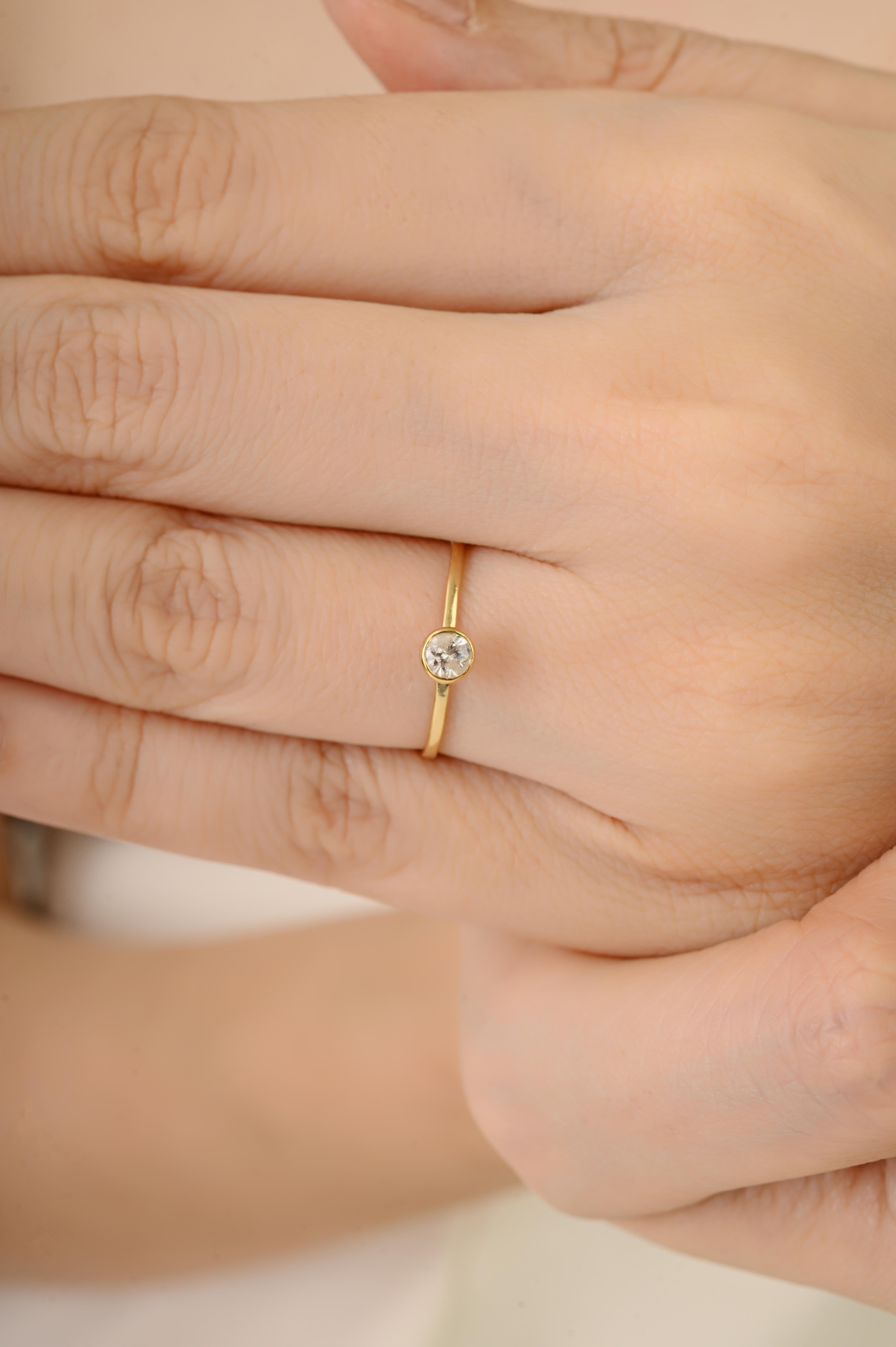 En vente :  Bague solitaire en or jaune 14k avec chaton et diamant Minimaliste Bijoux de tous les jours 6