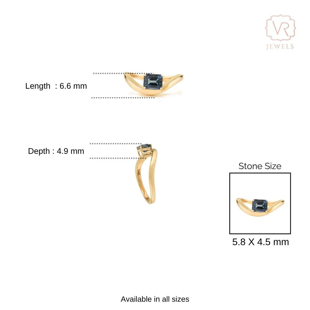 Im Angebot: Minimalistische 14K Gelbgold Smaragd-Schliff blauer Saphir Wave Band Ring Geschenk für Sie () 10