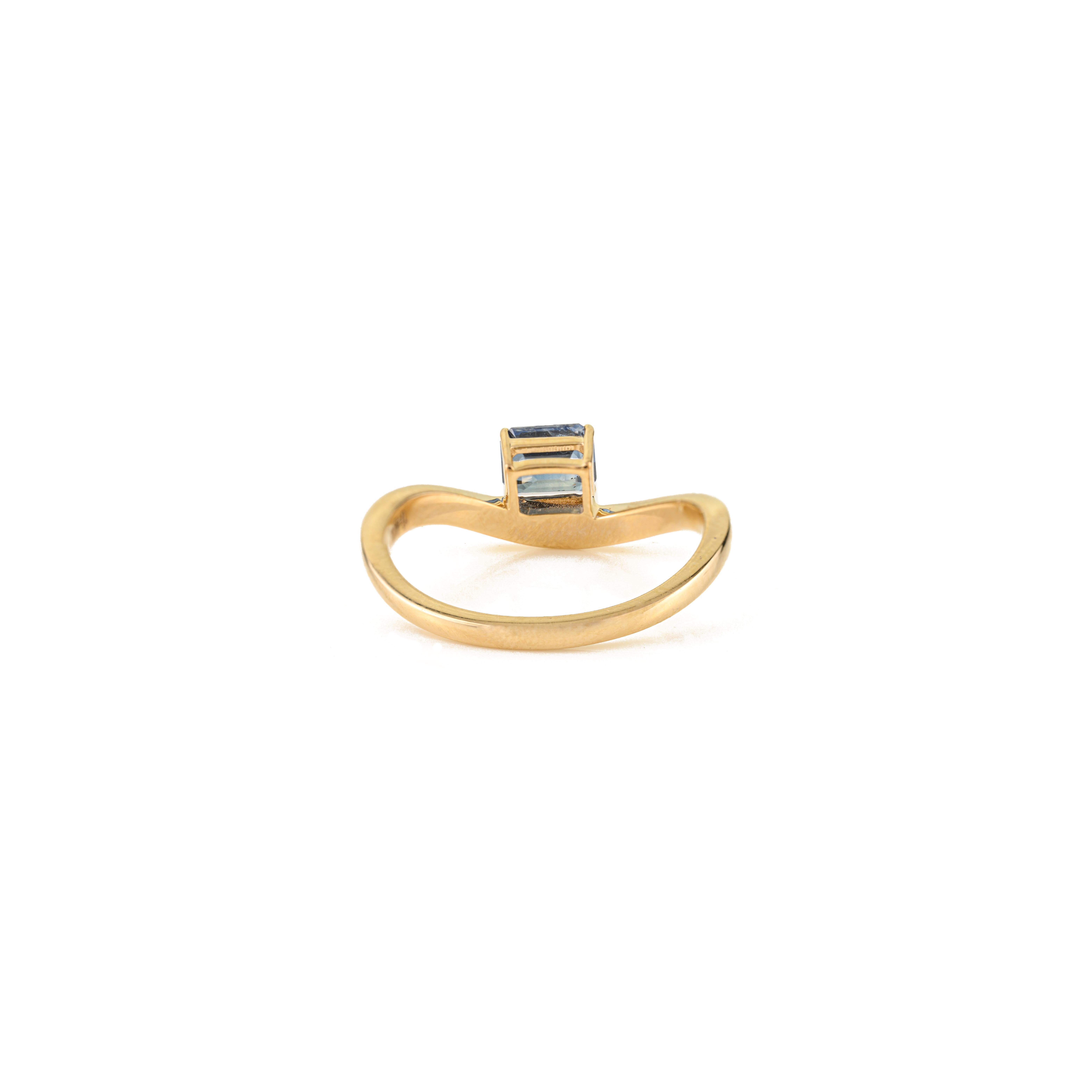 Im Angebot: Minimalistische 14K Gelbgold Smaragd-Schliff blauer Saphir Wave Band Ring Geschenk für Sie () 3