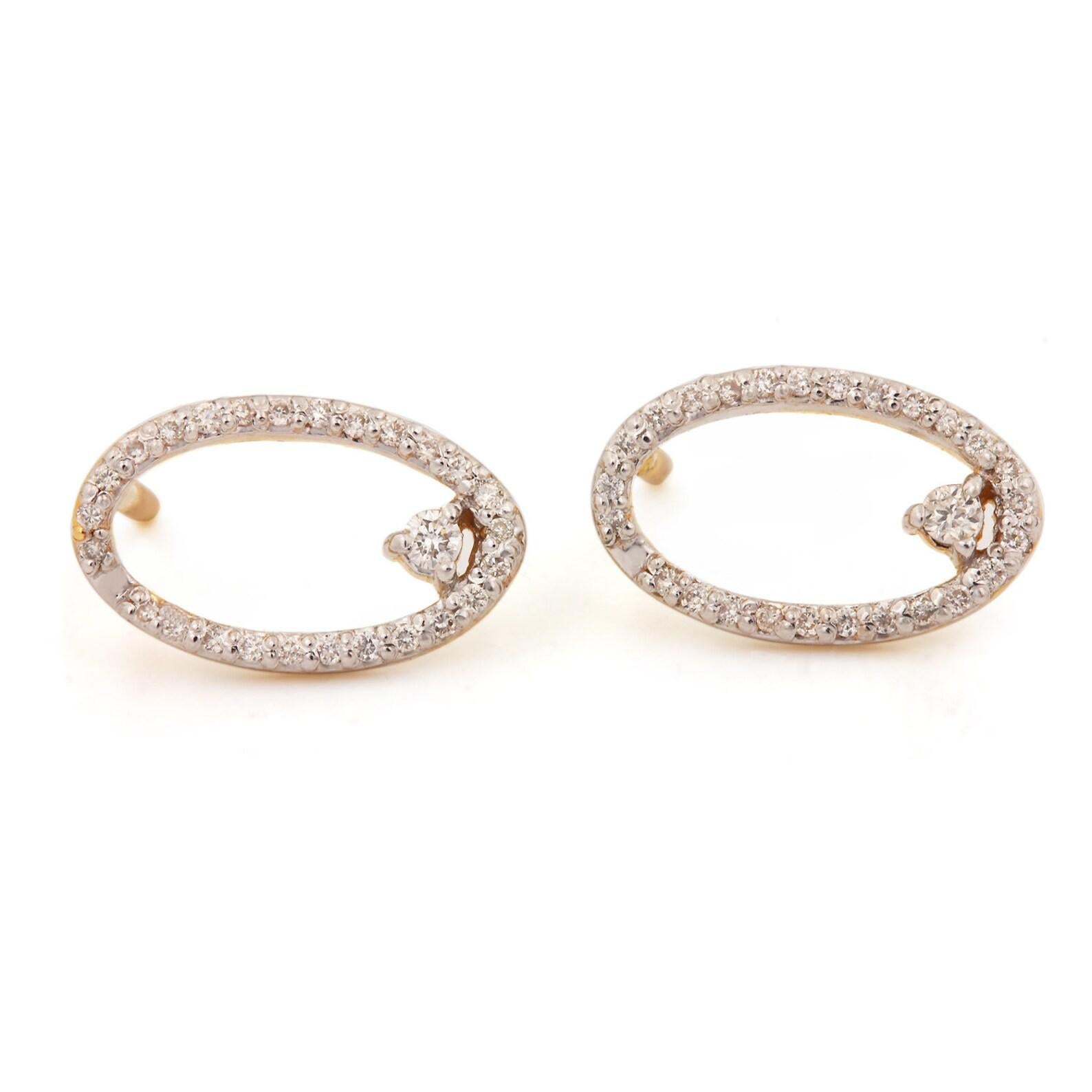 Minimalistisch 14k Gelbgold Natürliche Pave Diamant Ohrring Delicate Ohrstecker für Frauen.

Verschluss: Schraubverschluss

Länge: 13 Millimeter

Breite: 8 Millimeter

14k Gelbgold Gewicht:- 1,67 Gramm

Gewicht des Diamanten:- 0,18