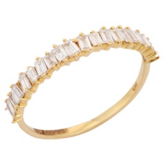 Anneau de fiançailles empilable minimaliste en or jaune 18 carats avec diamants baguettes