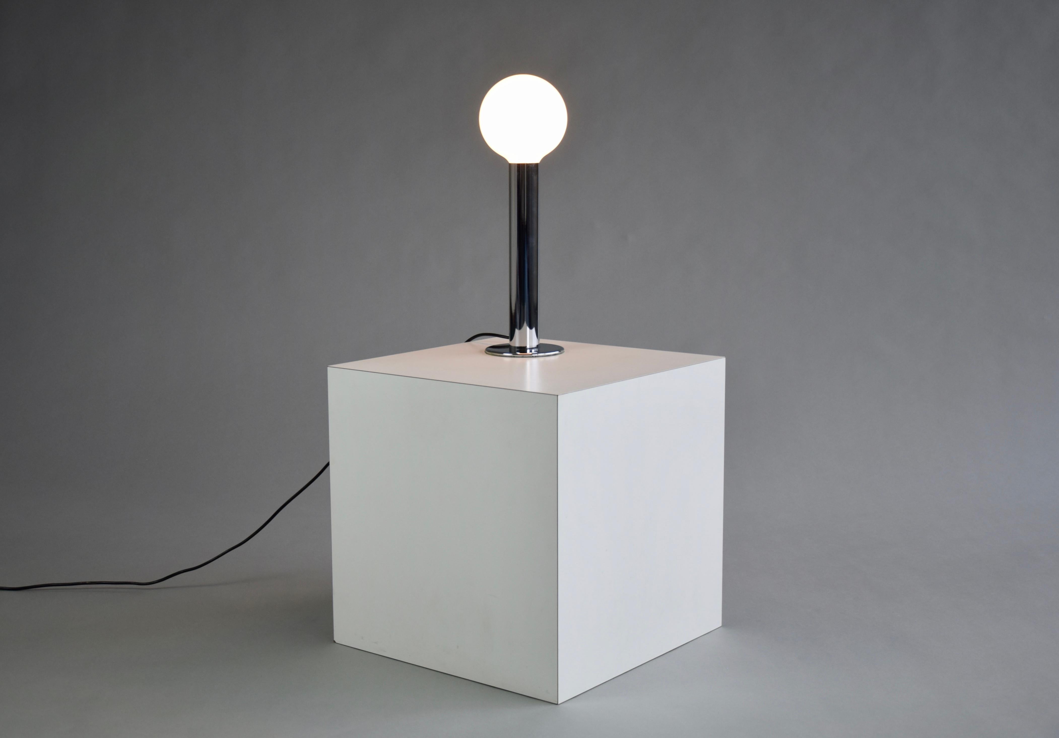 Lampe de bureau italienne chromée minimaliste des années 1970 en vente 4