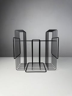 Minimalist 1970s Vinyl Record Rack – Black Wire Mid-Century Modern Album Holder
