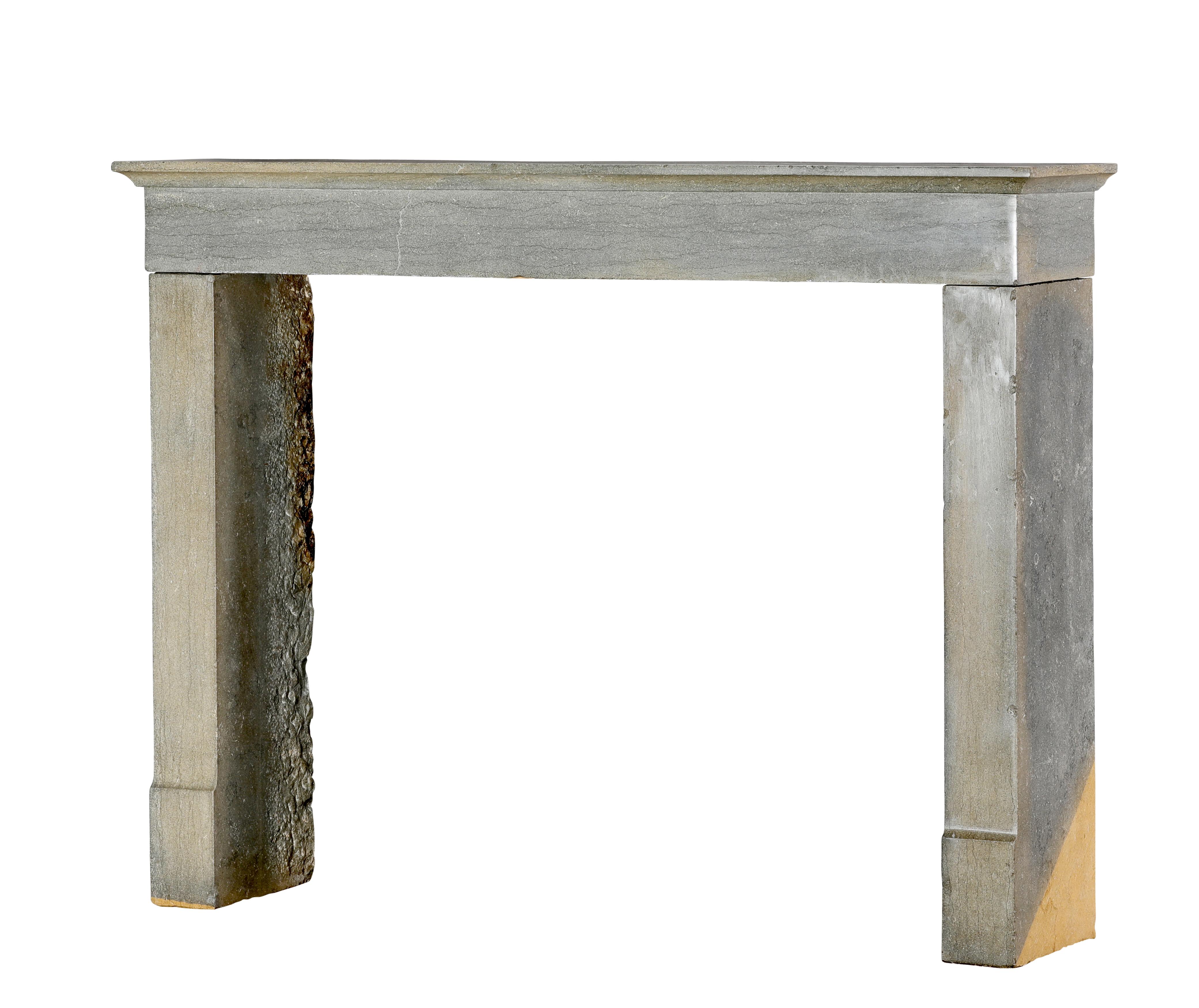 Minimalistischer französischer Steinkamin aus dem 19. Jahrhundert Zeitlos Nantucket Hue Interiors im Angebot 4