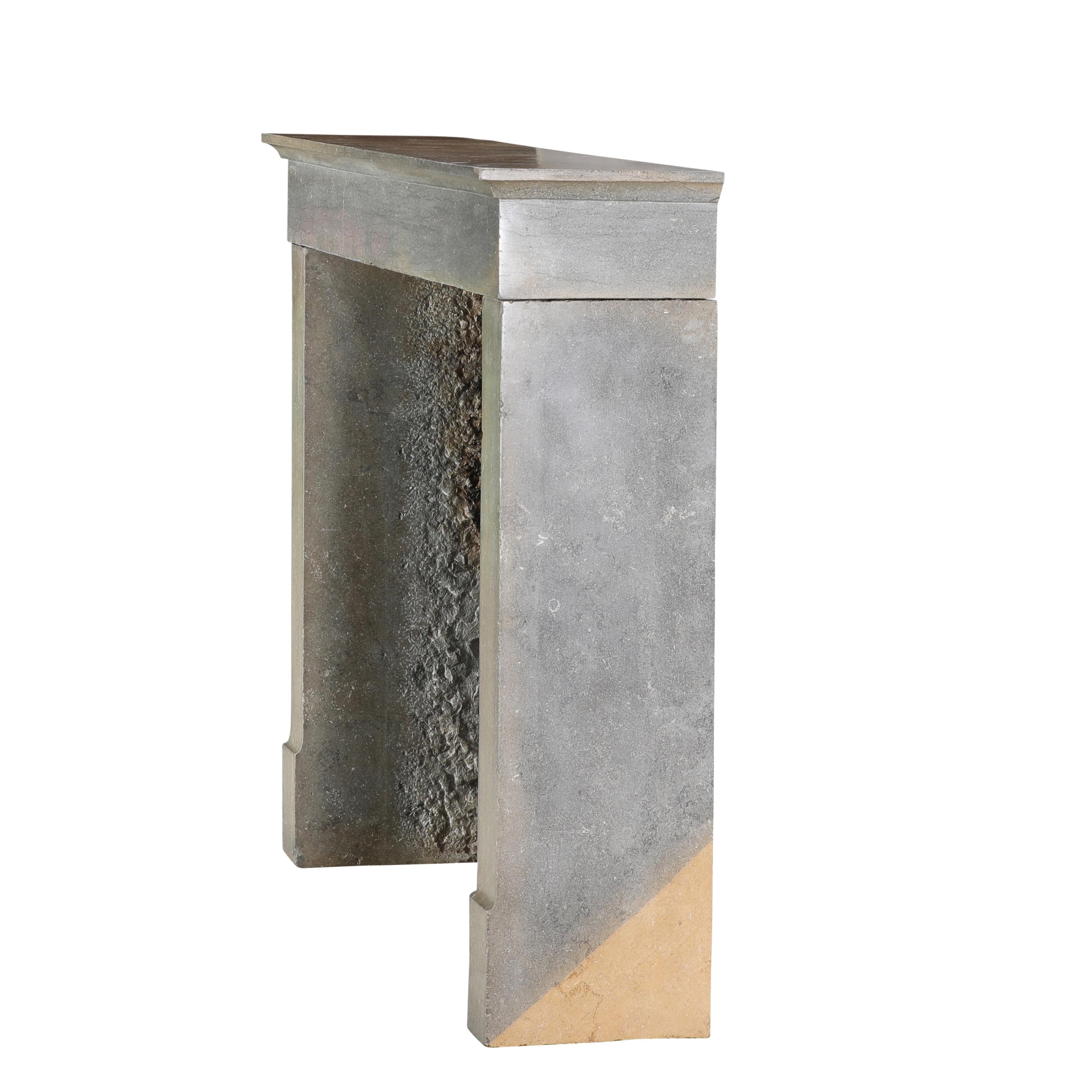 Minimalistischer französischer Steinkamin aus dem 19. Jahrhundert Zeitlos Nantucket Hue Interiors im Angebot 7