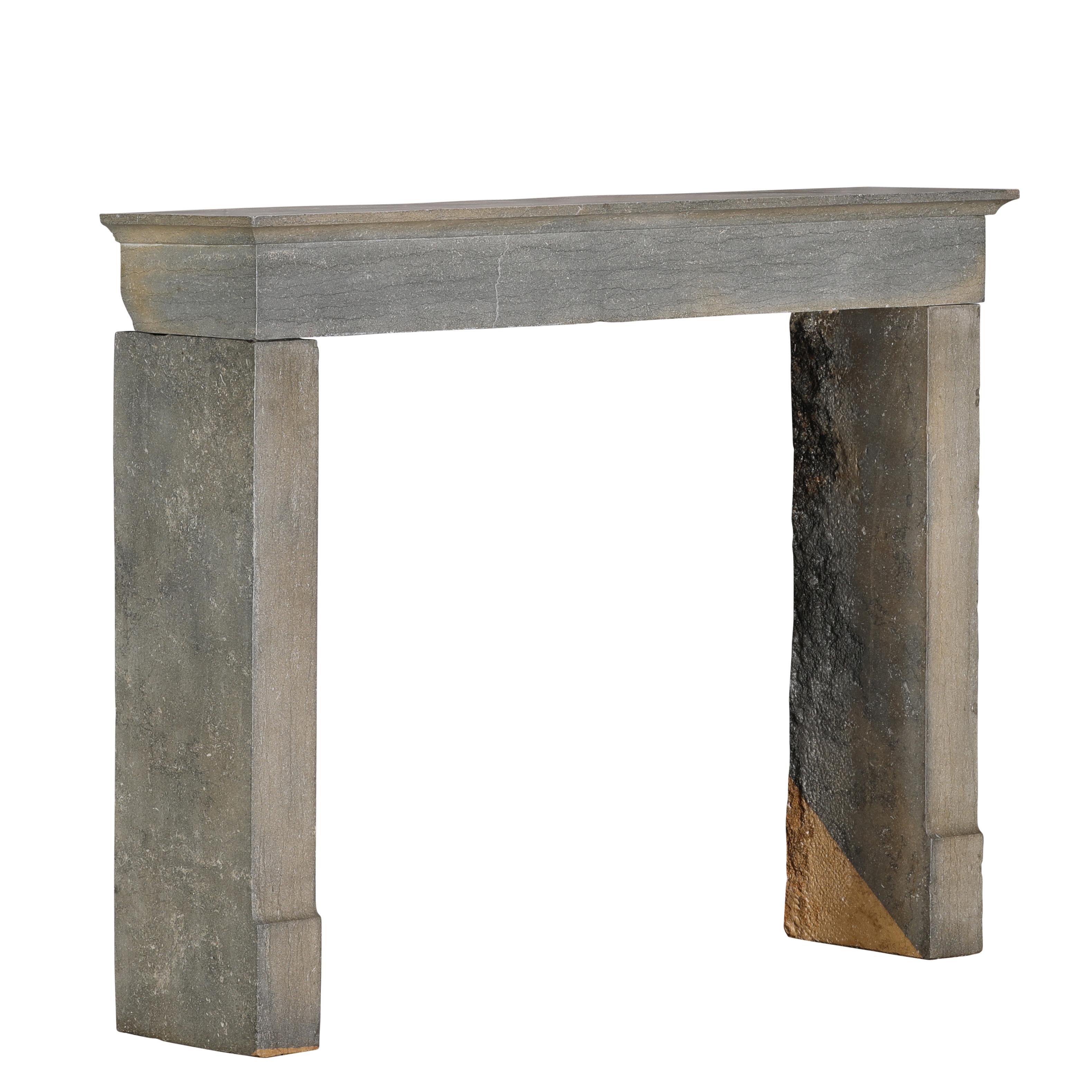 Minimalistischer französischer Steinkamin aus dem 19. Jahrhundert Zeitlos Nantucket Hue Interiors im Angebot 13
