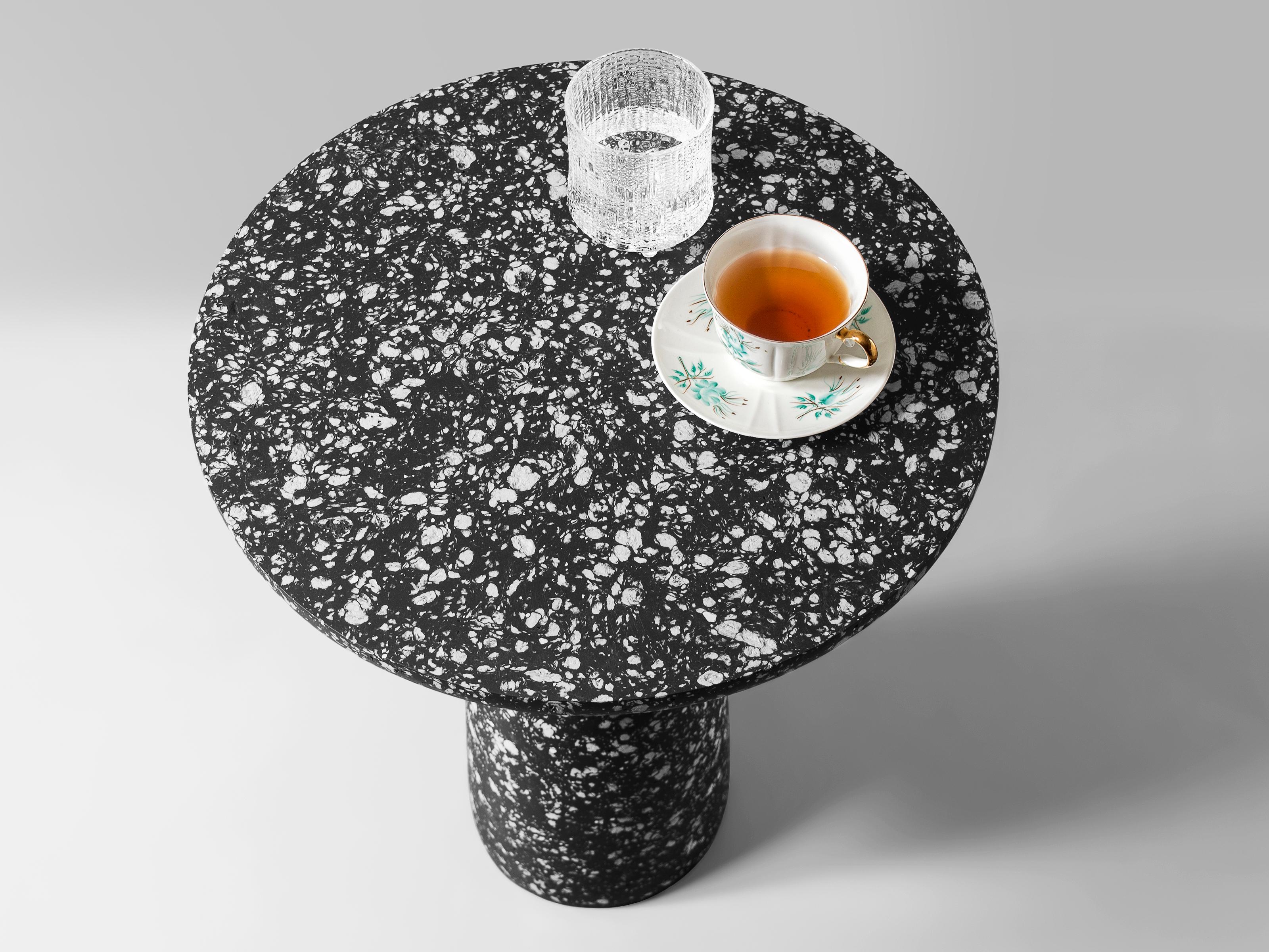 Minimalist 40 Mottled Black Side Table by Donatas Zukauskas In New Condition For Sale In Geneve, CH