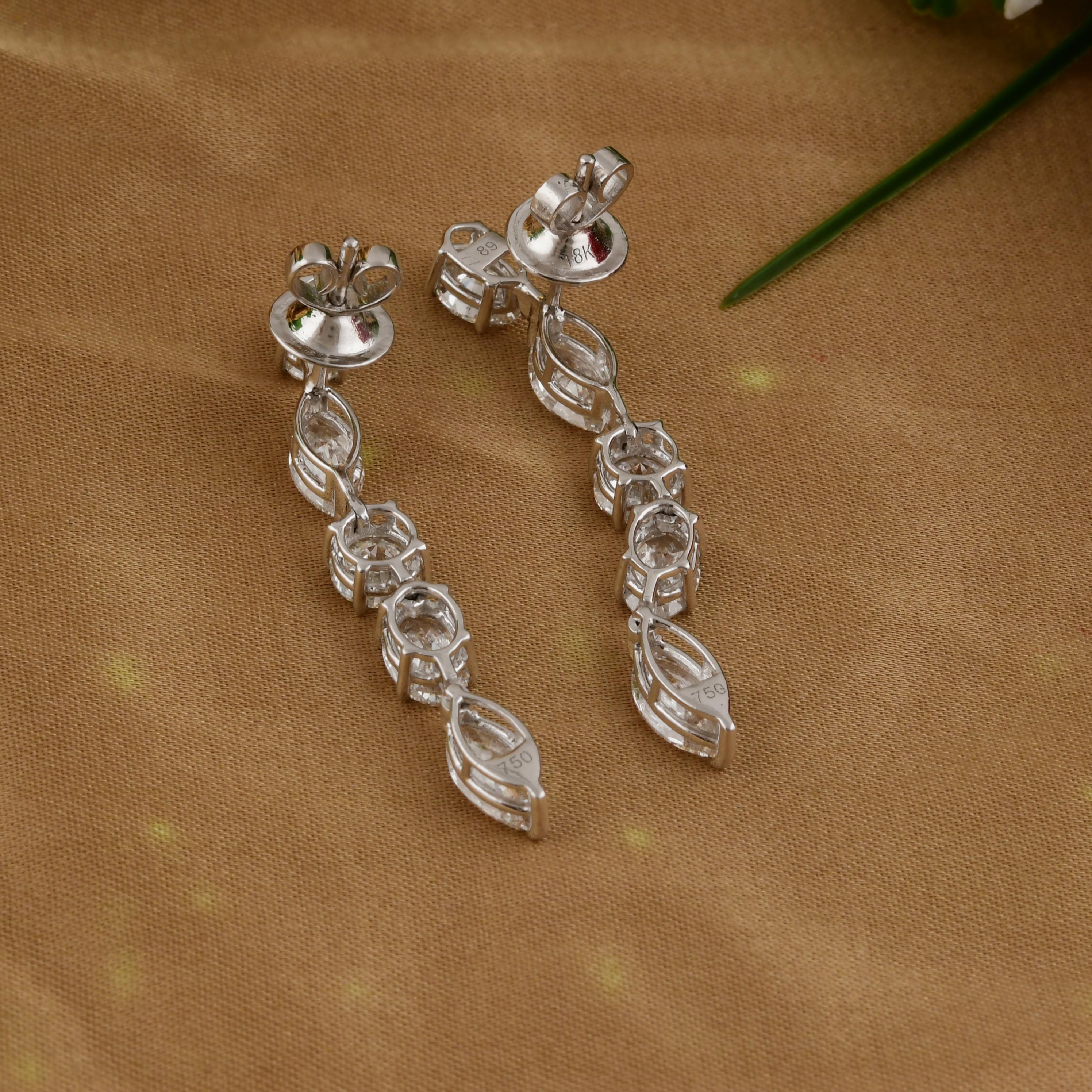 Boucles d'oreilles pendantes Minimalist 4.86Ct Natural Diamond Dangle Gold 14 Karat White Gold en vente 1