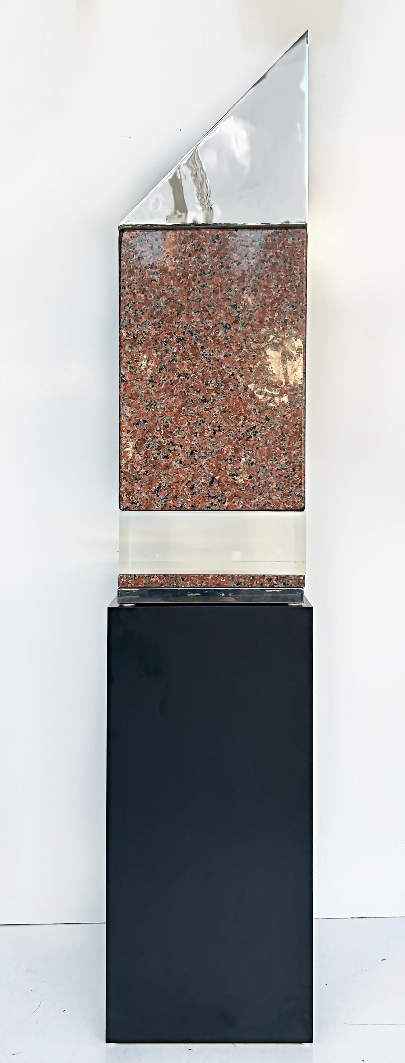 Acier inoxydable Sculpture abstraite minimaliste en acier inoxydable, granit, lucite, non signée en vente