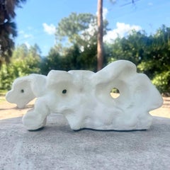 Scultura astratta minimalista in gesso strutturato