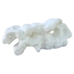 Scultura astratta minimalista in gesso strutturato