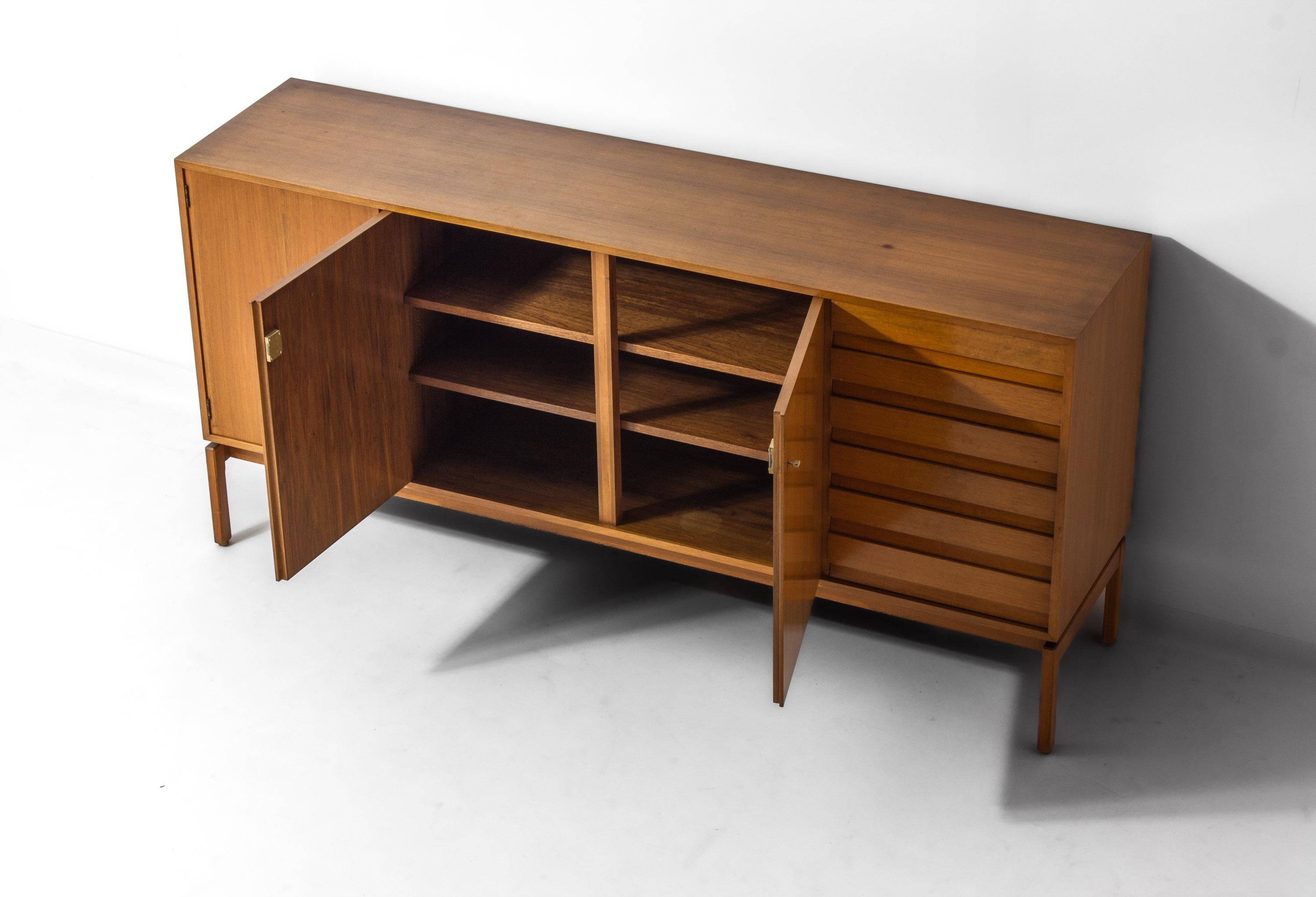 Minimalist 'abstracta' sideboard in beech by Jos de Mey, Belgium 1960s For Sale 2