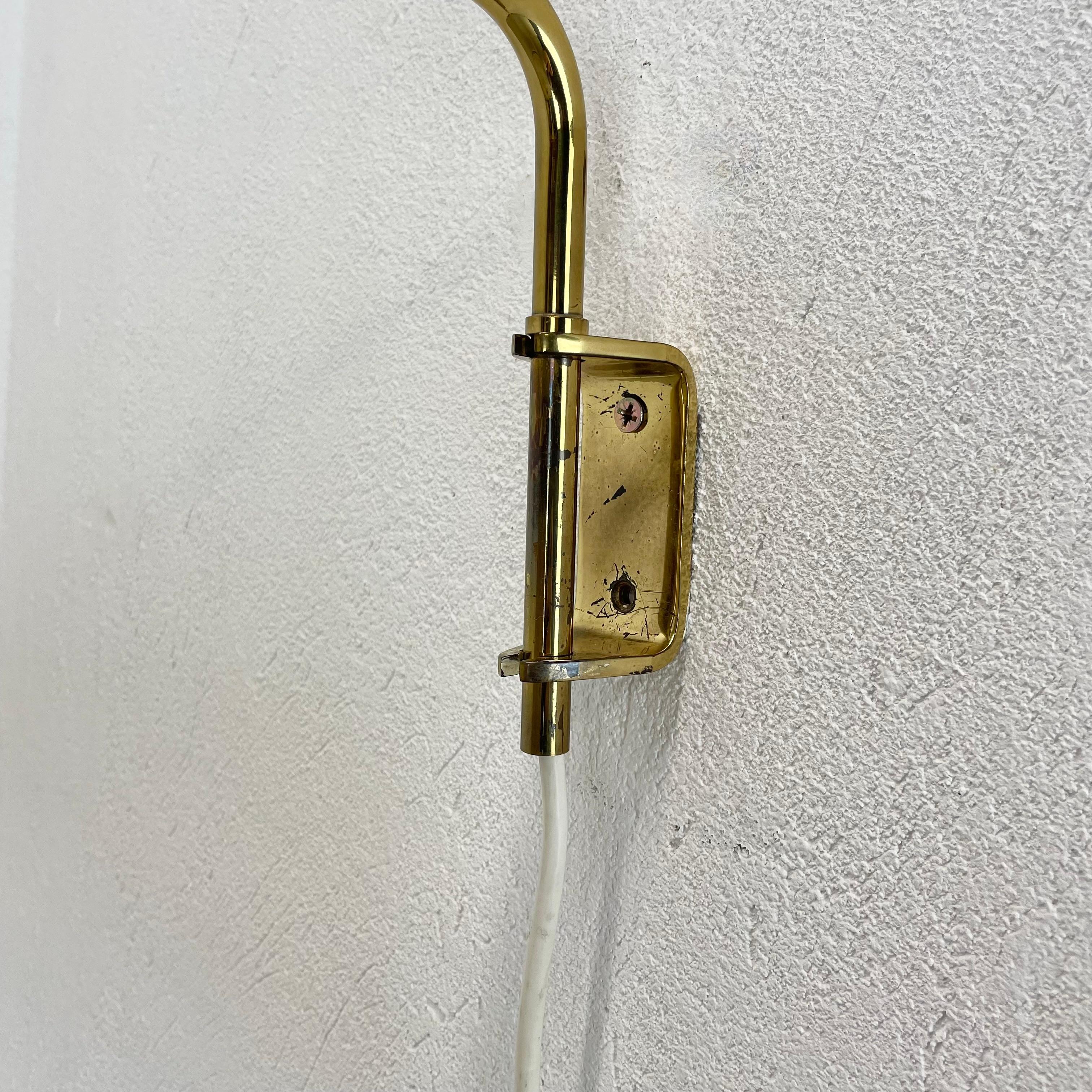 Applique minimalista a braccio oscillante regolabile in ottone con paralume, Germania, anni '70 in vendita 3
