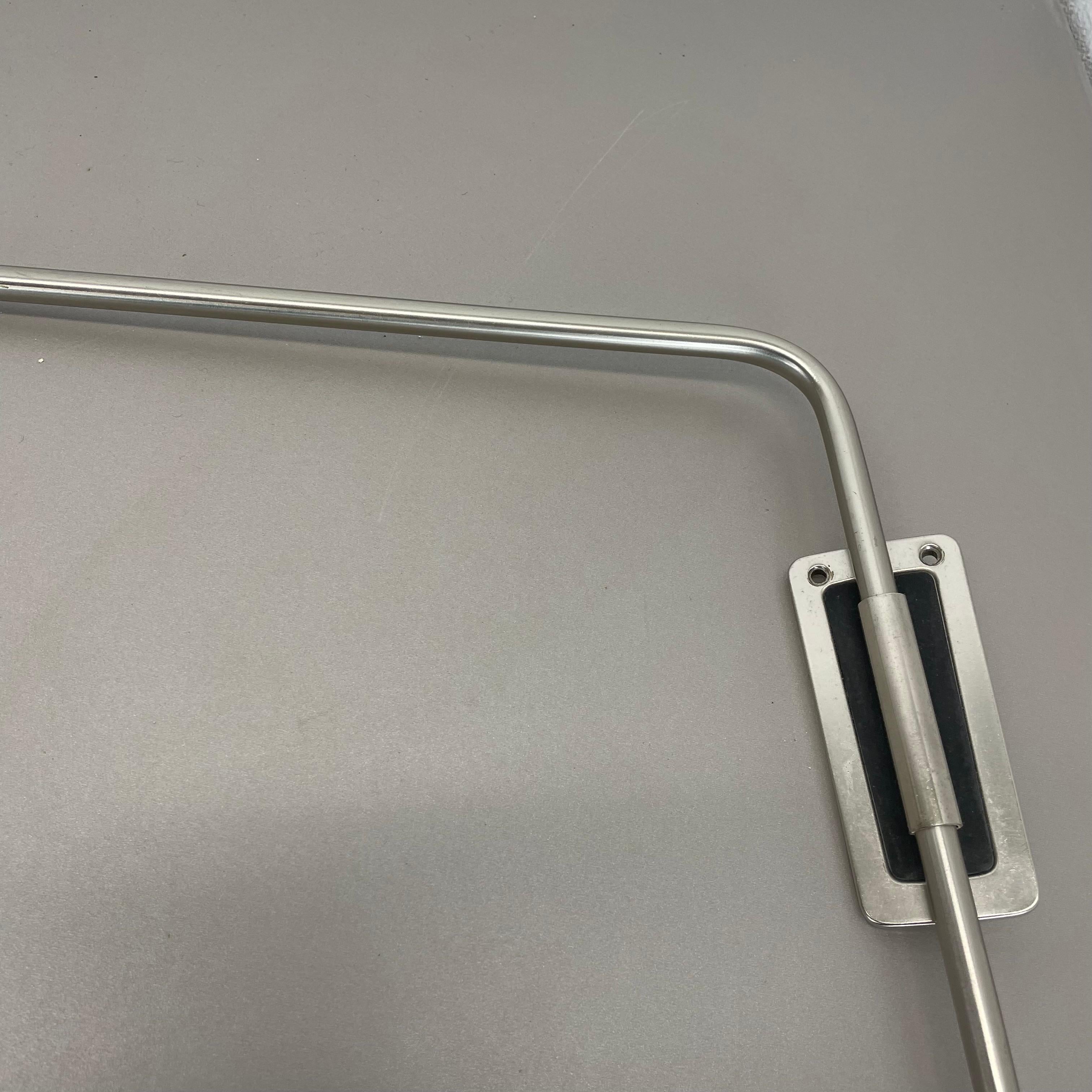 Applique minimalista a braccio oscillante regolabile in metallo con paralume bianco, Germania anni '70 in vendita 3