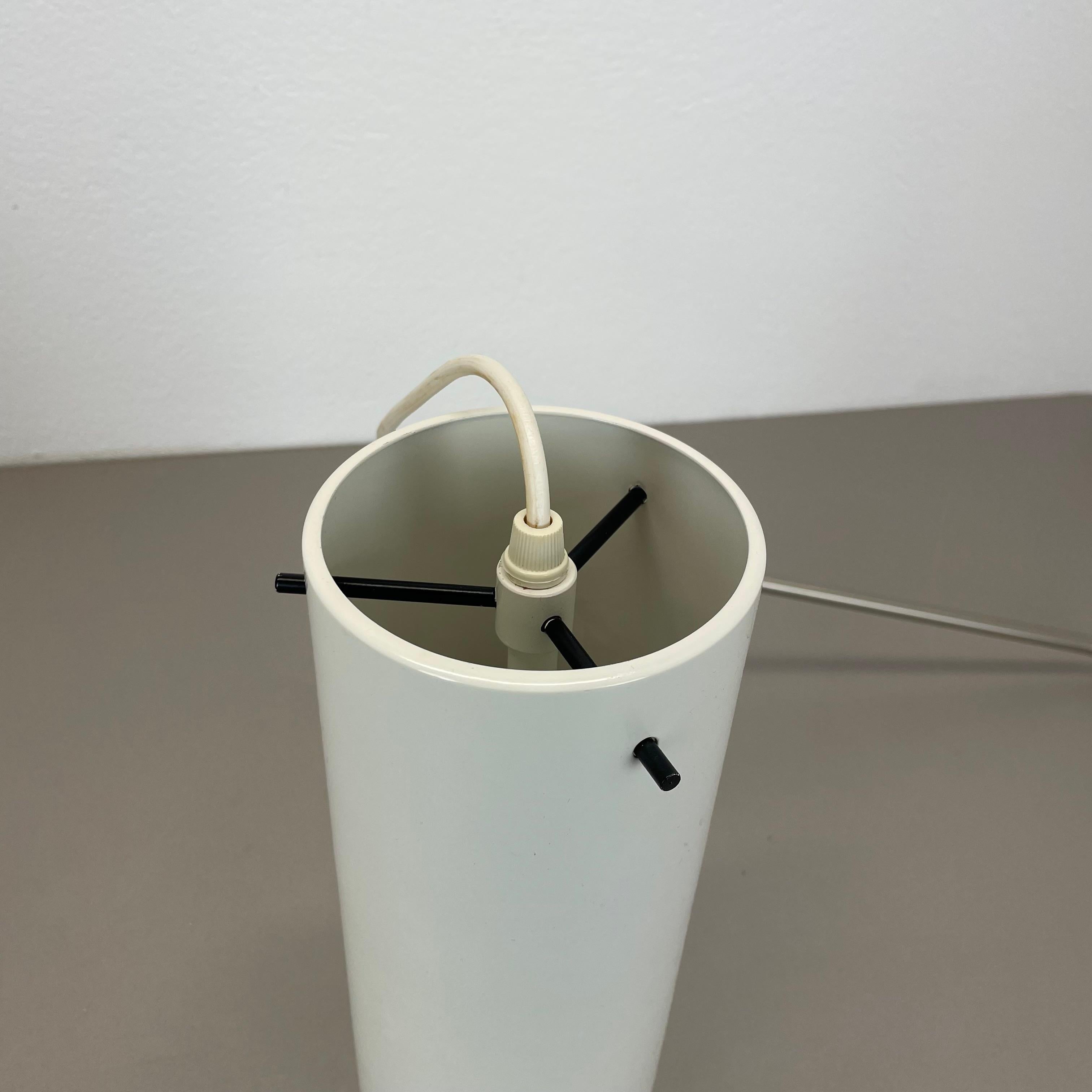 Applique minimalista a braccio oscillante regolabile in metallo con paralume bianco, Germania anni '70 in vendita 6
