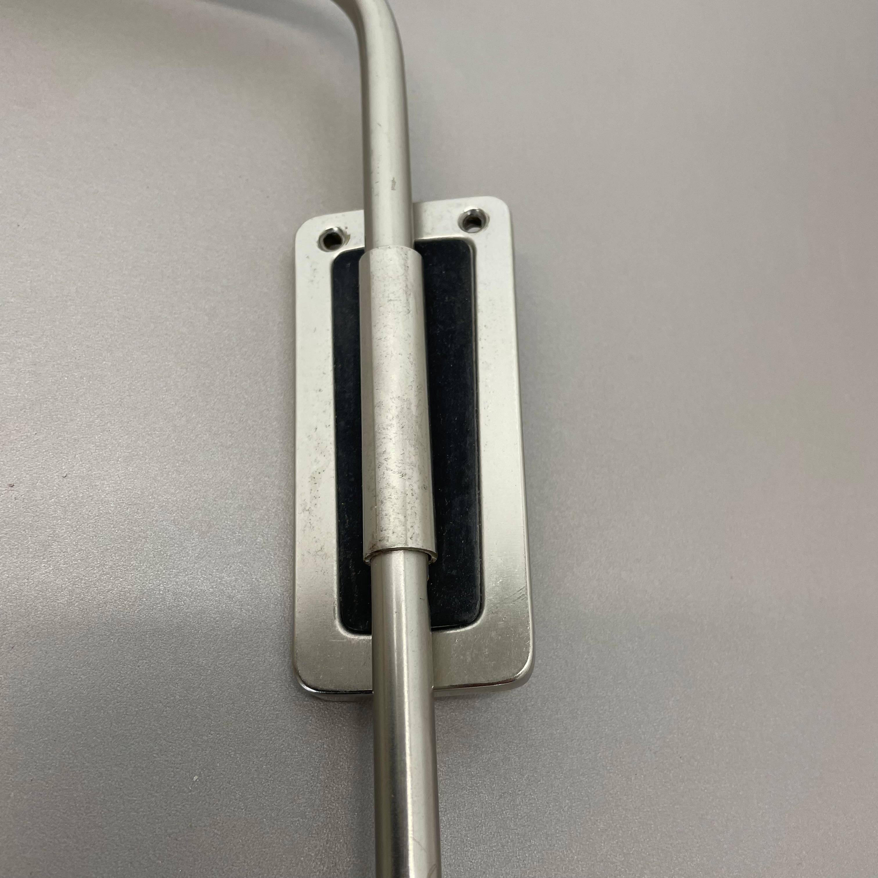 Applique minimalista a braccio oscillante regolabile in metallo con paralume bianco, Germania anni '70 in vendita 11
