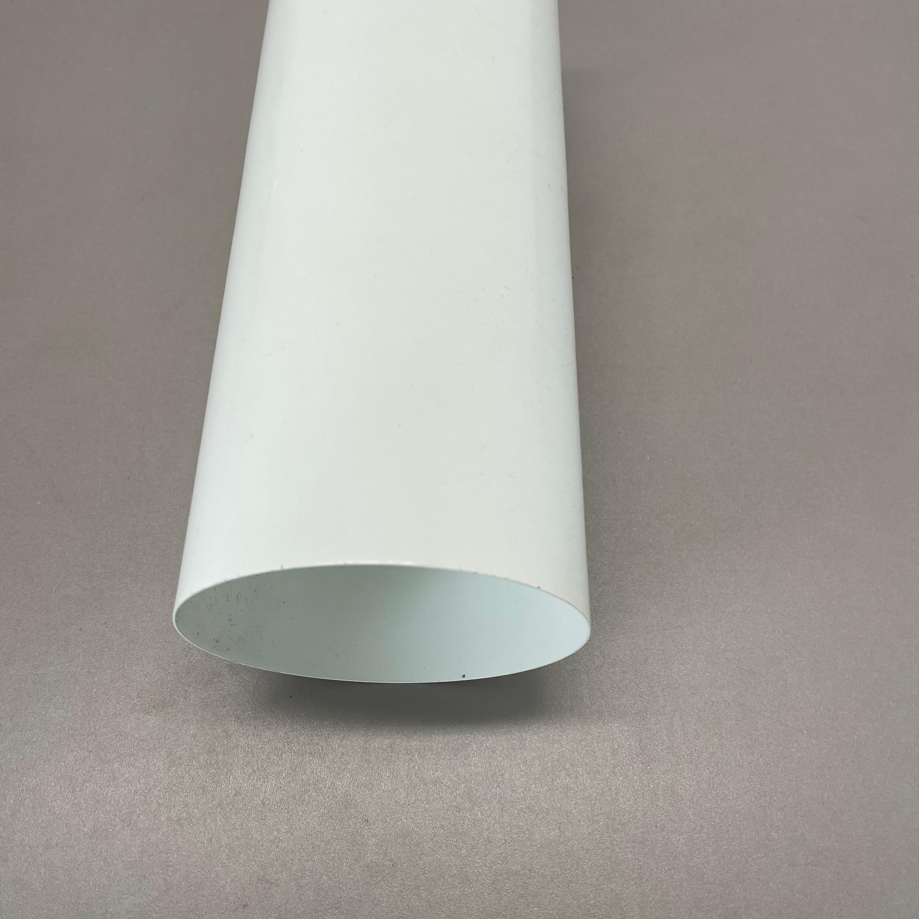 Tedesco Applique minimalista a braccio oscillante regolabile in metallo con paralume bianco, Germania anni '70 in vendita