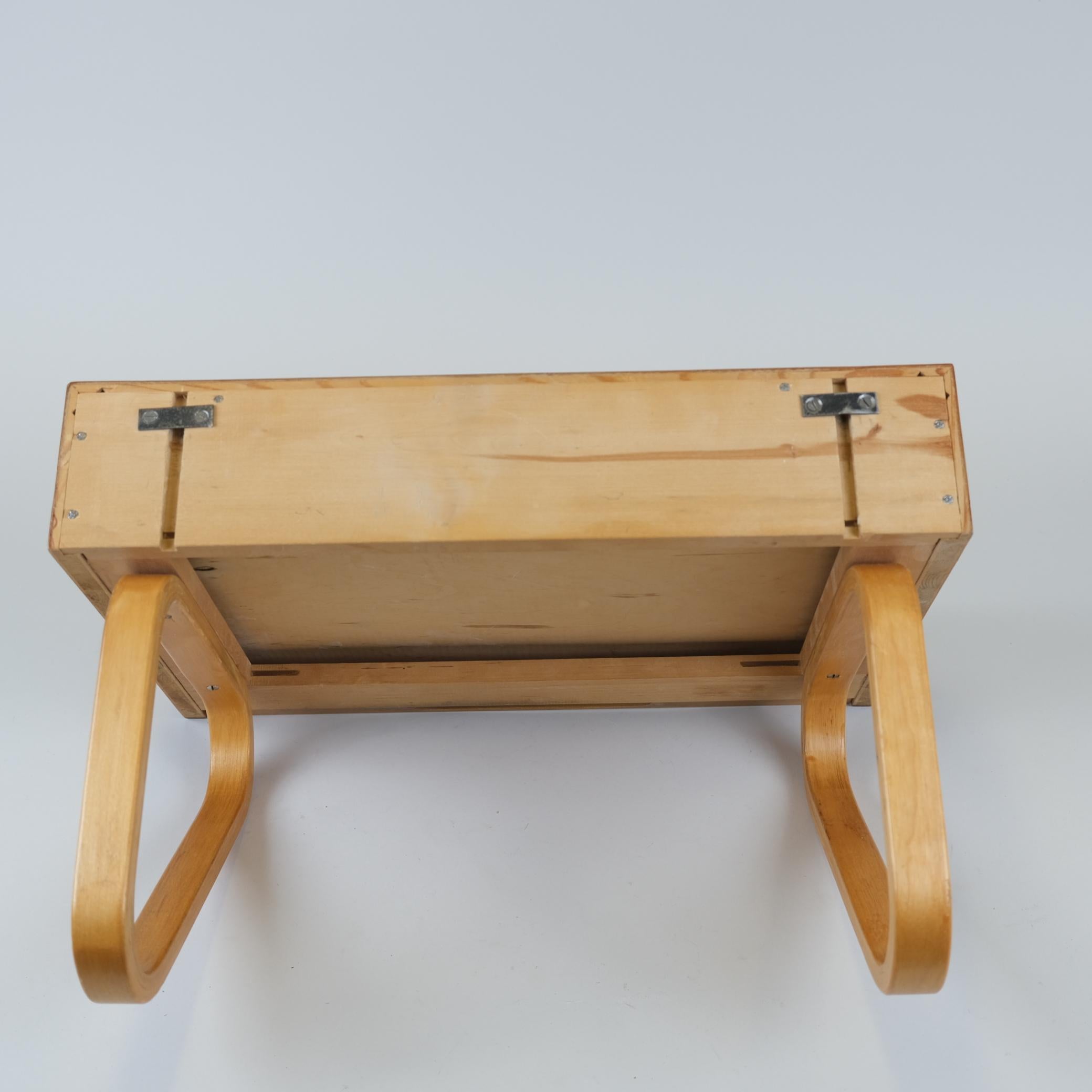 Minimalist Alvar Aalto Drawer Wall Shelf Model B 114, 1950s for Artek In Good Condition For Sale In Helsinki, FI