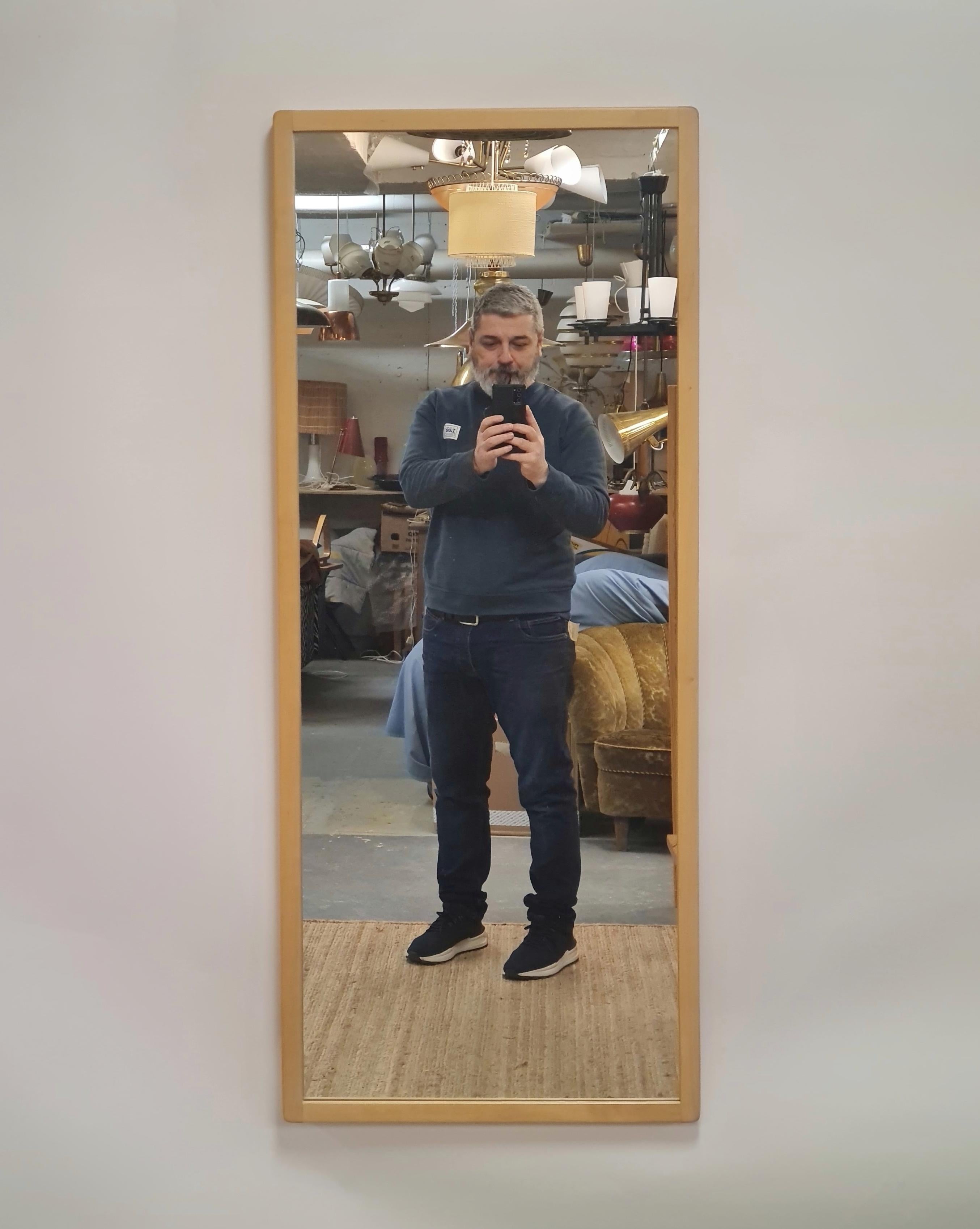 Minimalist Alvar Aalto Large Mirror in Birch, Artek 1960s In Good Condition For Sale In Helsinki, FI
