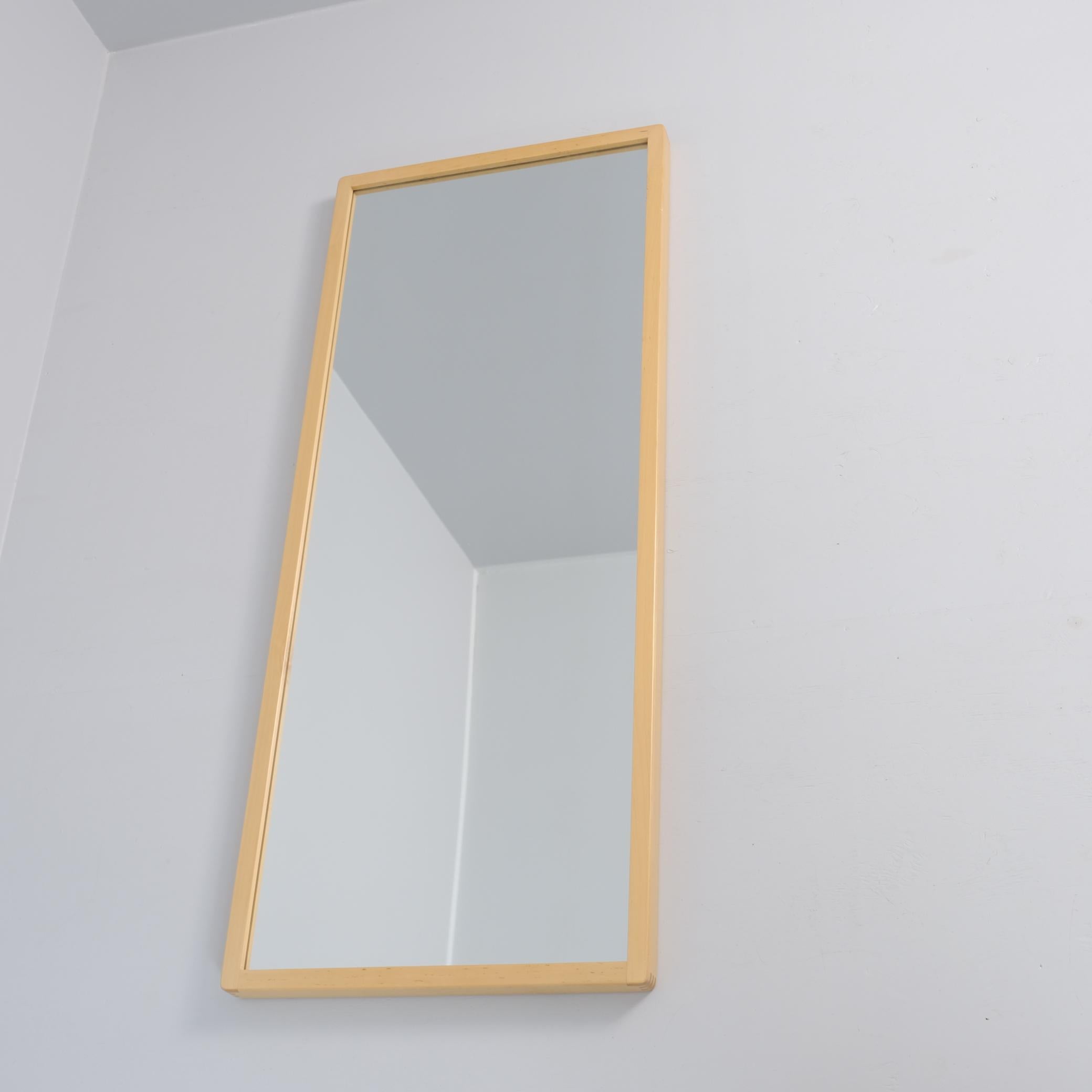 Minimalistischer Alvar Aalto Großer Spiegel aus Birke mit Stempel, Artek 1960er (Moderne der Mitte des Jahrhunderts) im Angebot