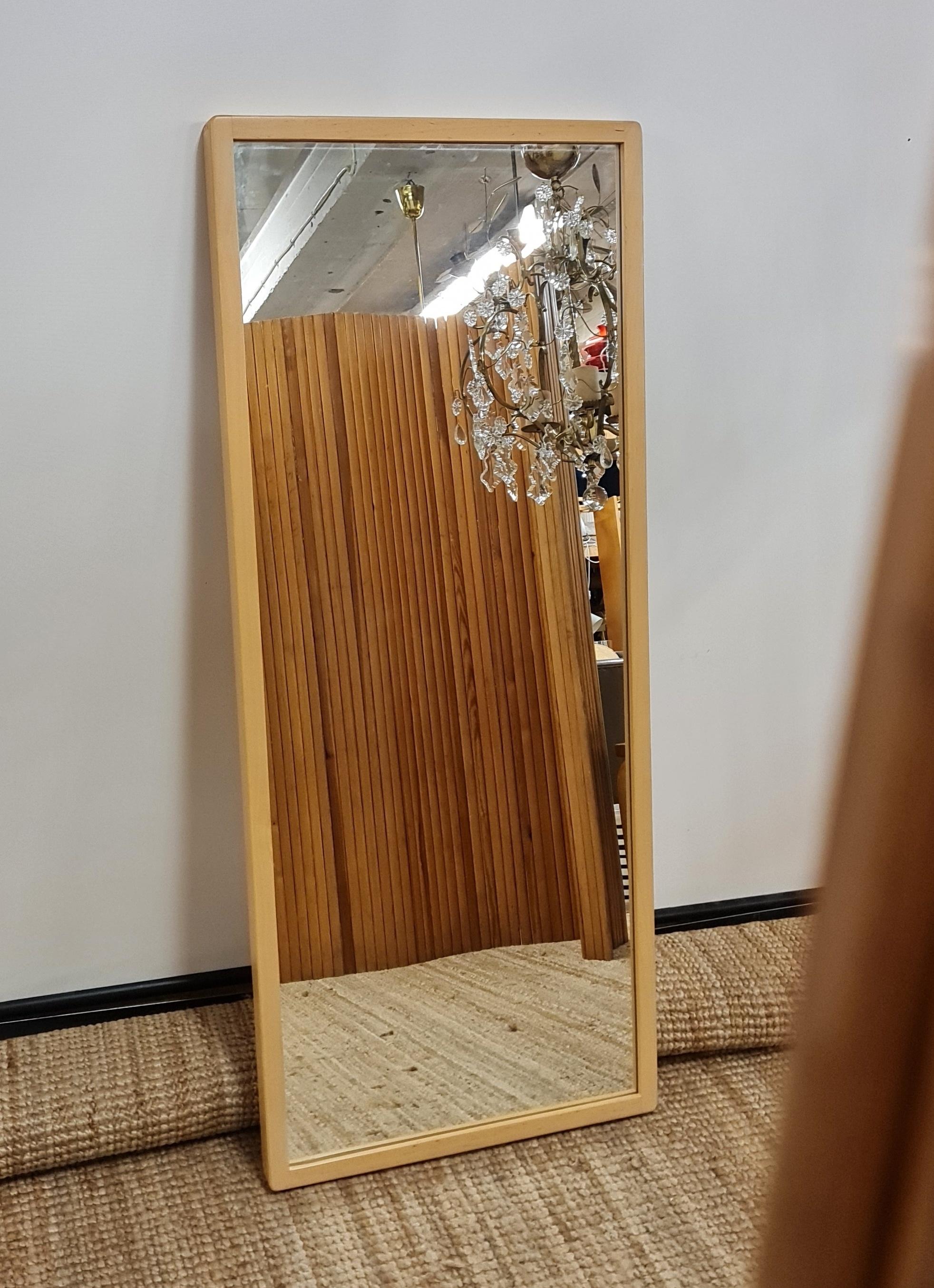 Finlandais Grand miroir minimaliste estampillé Alvar Aalto en bouleau, Artek années 1960 en vente