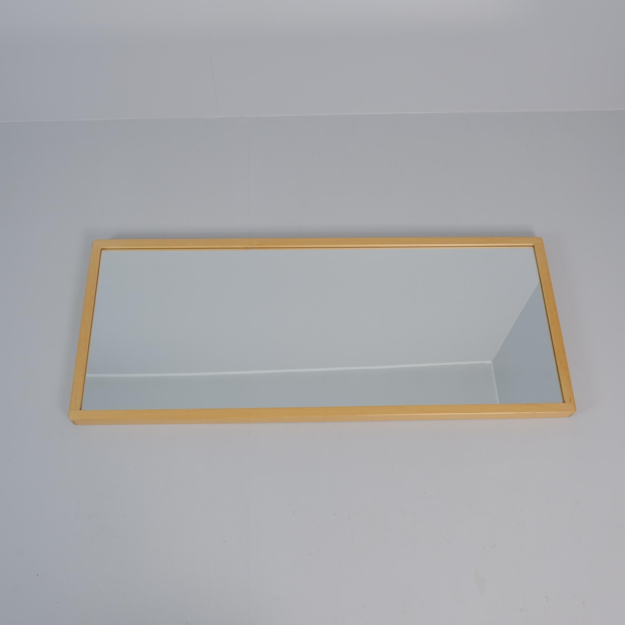 Minimalistischer Alvar Aalto Großer Spiegel aus Birke mit Stempel, Artek 1960er (Finnisch) im Angebot