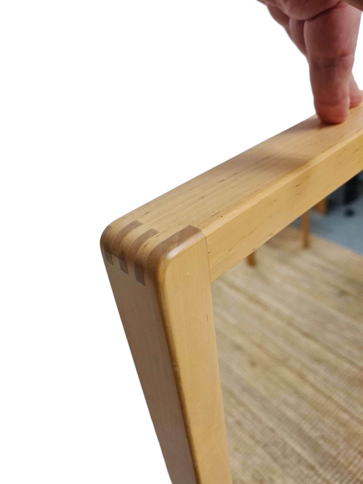 Grand miroir minimaliste estampillé Alvar Aalto en bouleau, Artek années 1960 Bon état - En vente à Helsinki, FI