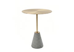 Minimalist and contemporary UM Bistro Table in brass and black concrete