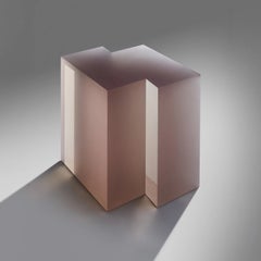 Minimalistischer und skulpturaler Beistelltisch oder Hocker aus Kunstharz, „LKM“ von Niko Koronis