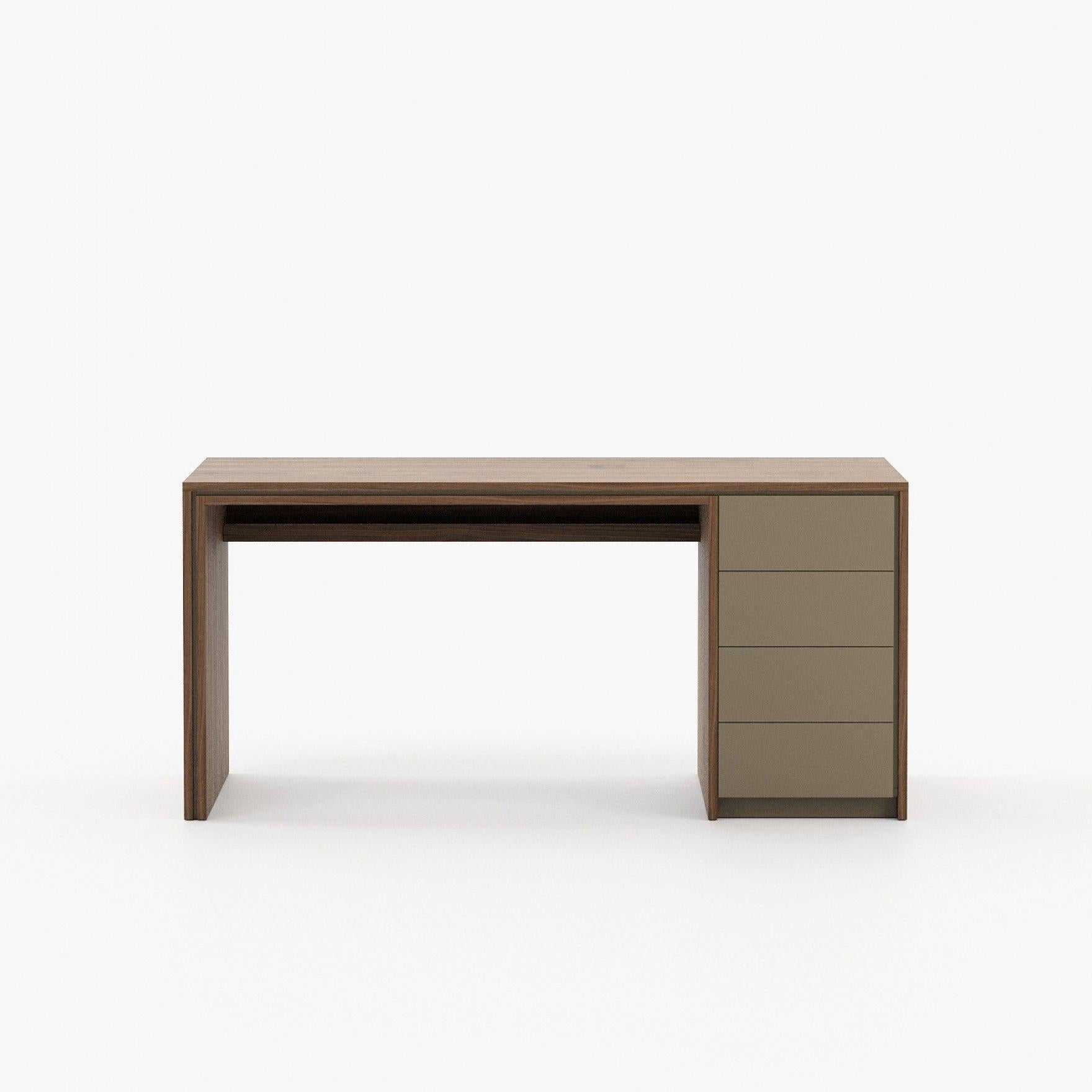 Scrivania minimalista e versatile con cassetti in Wood in vendita 1