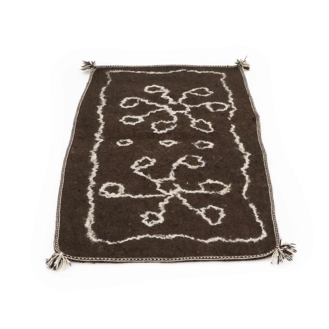 Minimalist Antique Woolen Namad Felt, 19th Century - Afghanistan In Good Condition For Sale In Renens, CH