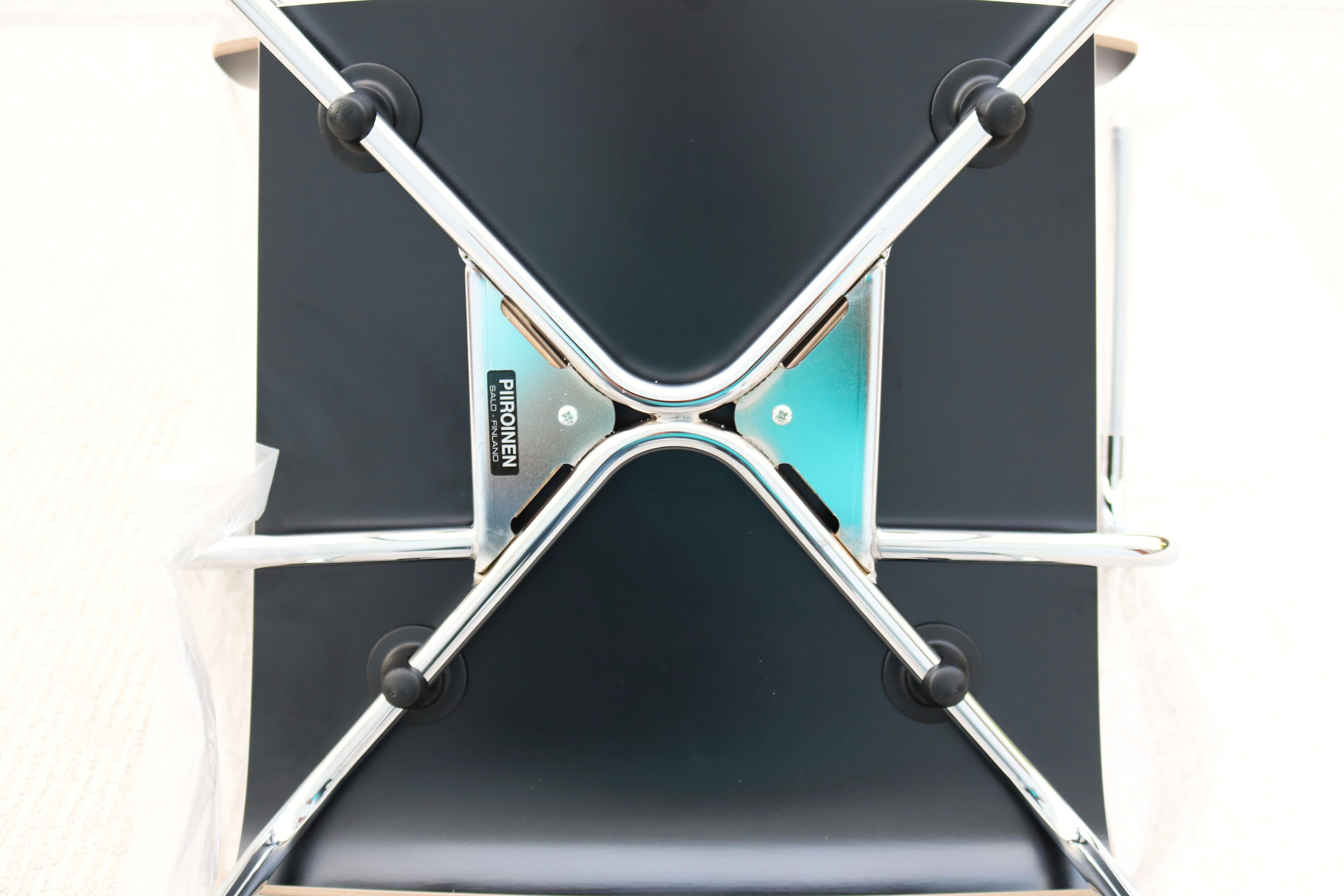 Sedia minimalista Antti Kotilainen per Piiroinen, Knoll Chip A Wood e Chrome in vendita 10