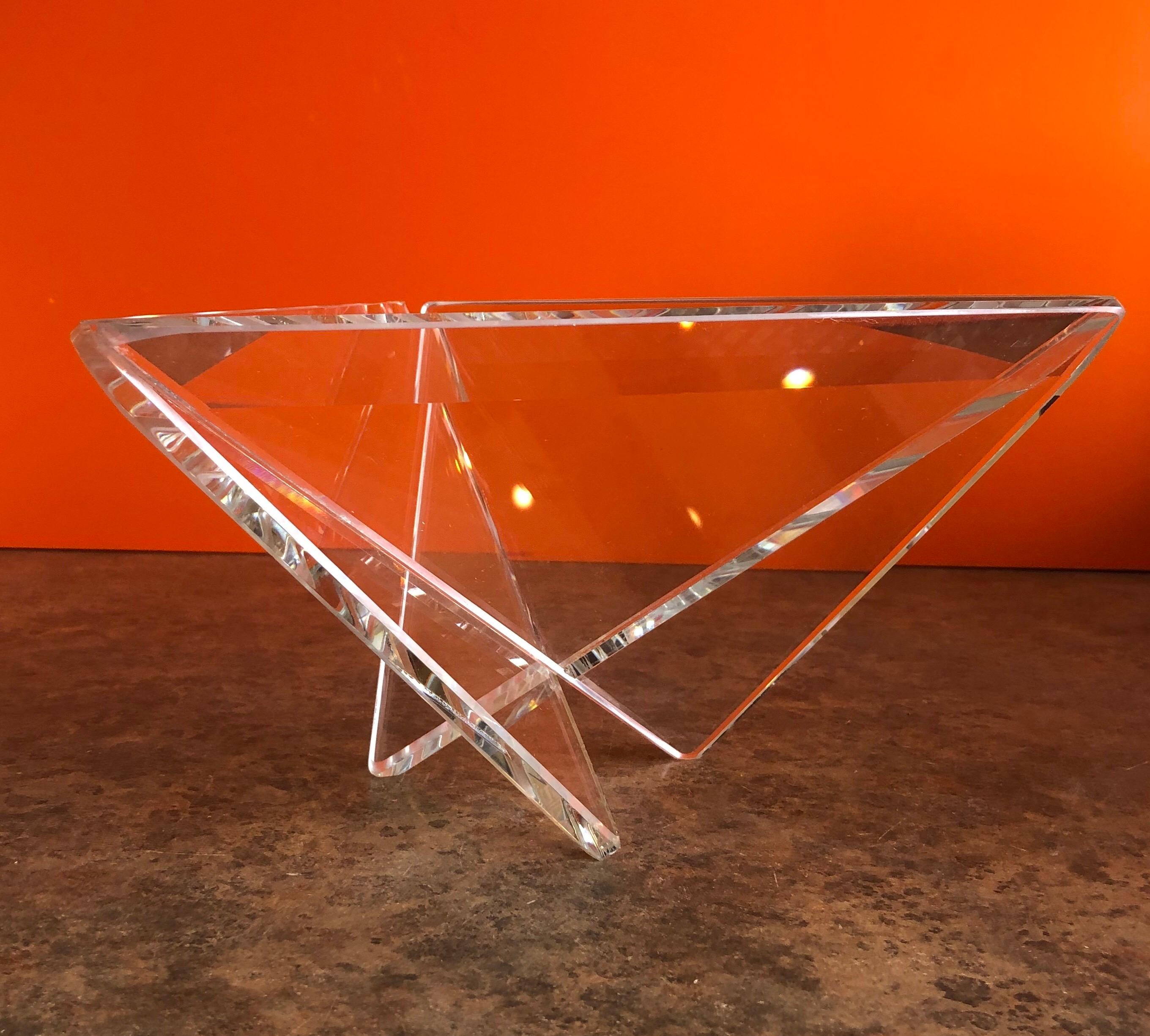 Minimalist art glass bowl by Silvey, circa 1991. #1166.
  