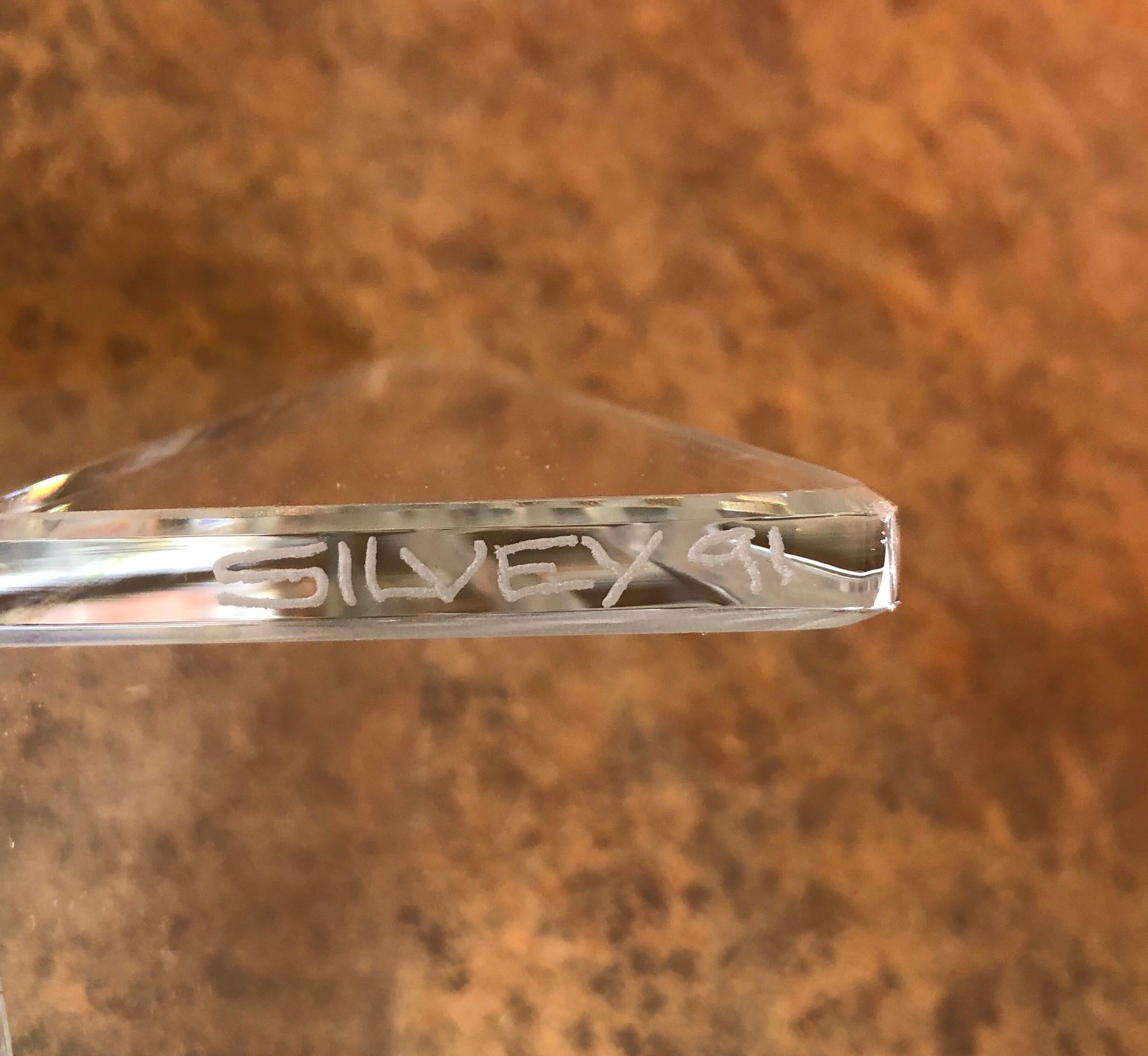 Minimalistische Schale aus Kunstglas von Silvey im Angebot 1