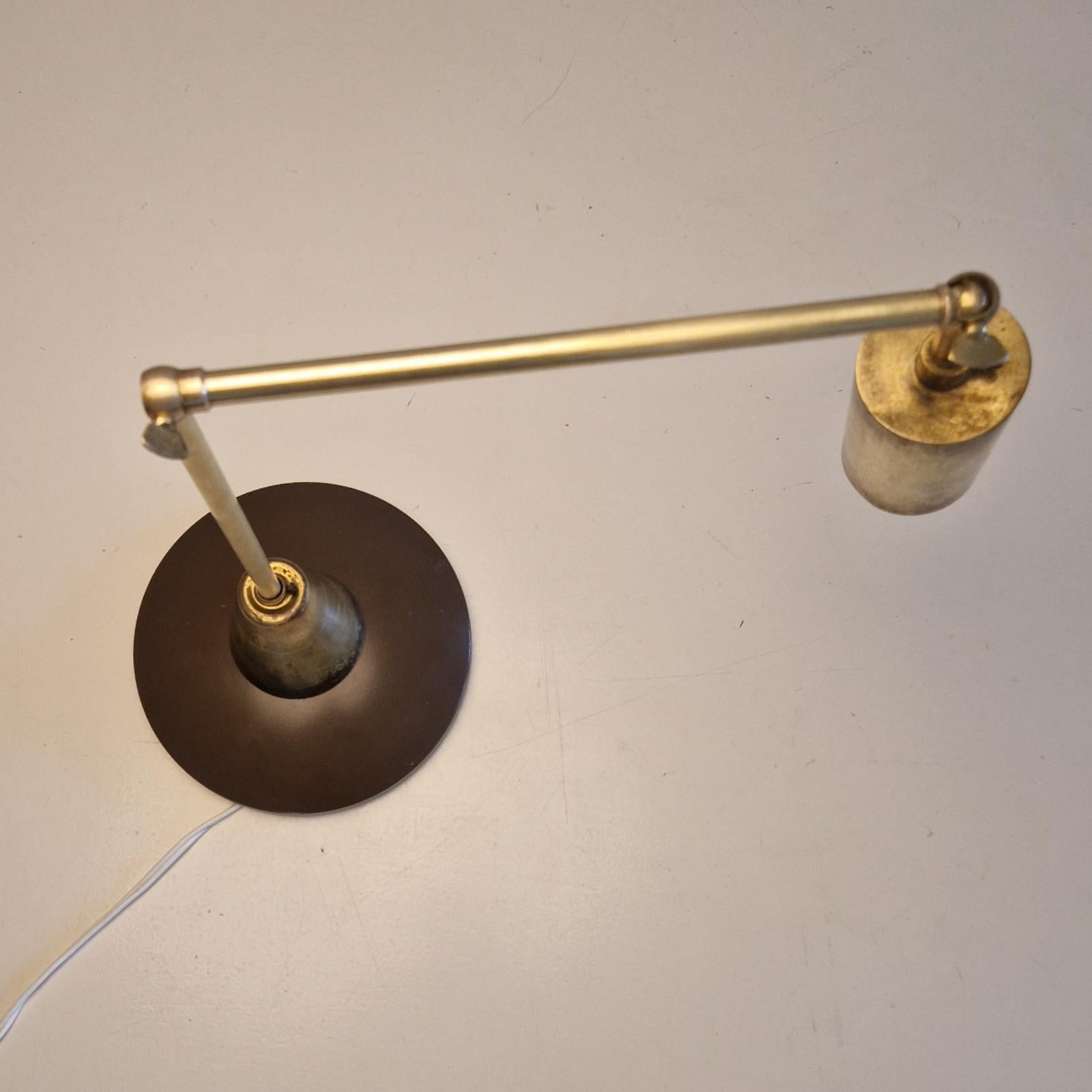 Minimalist articulated brass desk lamp, Italy 1950s 4