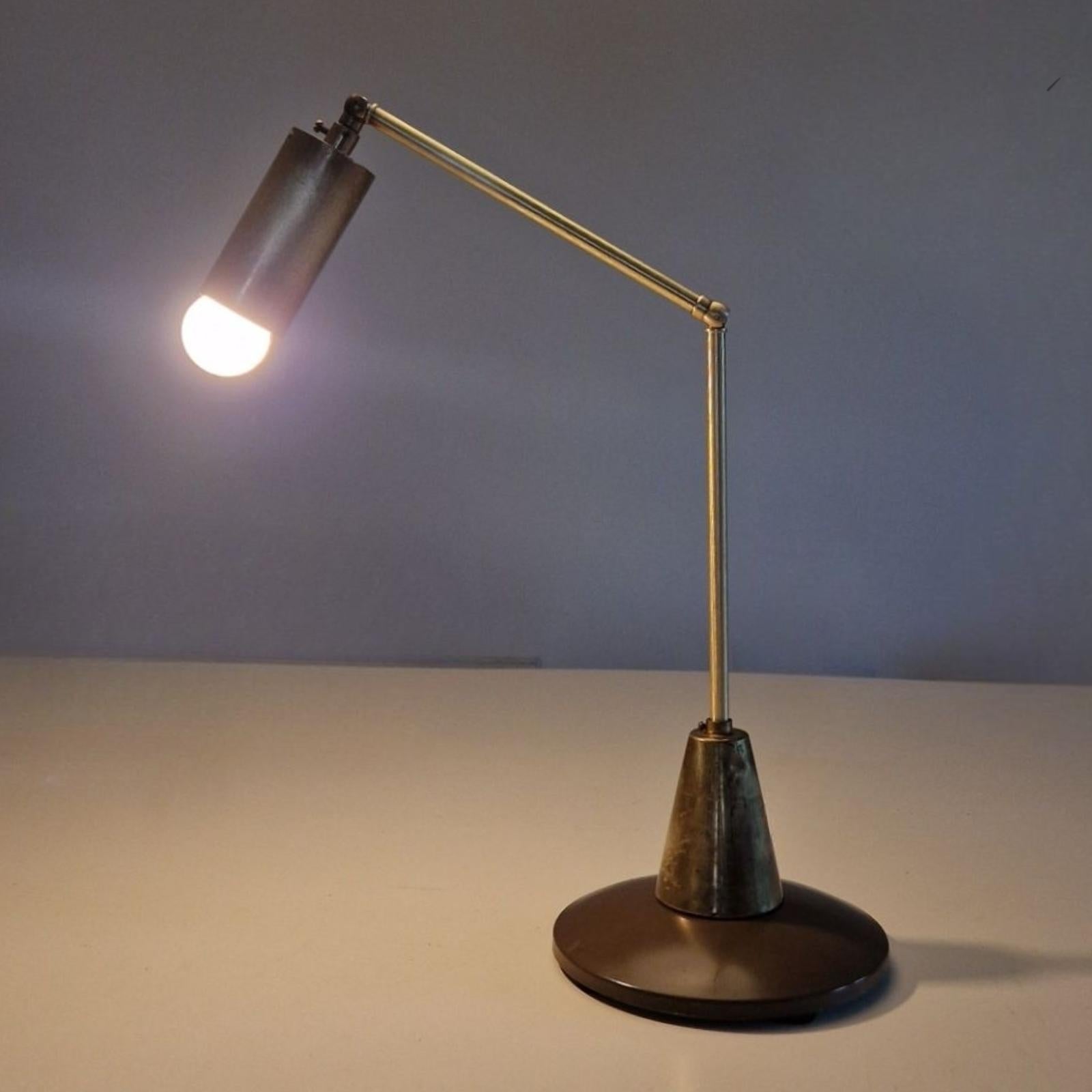 Minimalist articulated brass desk lamp. Designed in the manner of Tito Agnoli and Giuseppe Ostuni.
Adjustable sections make this lamp a versatile piece. By sliding the shade up or down you can control the amount of light.
The brass has patinated