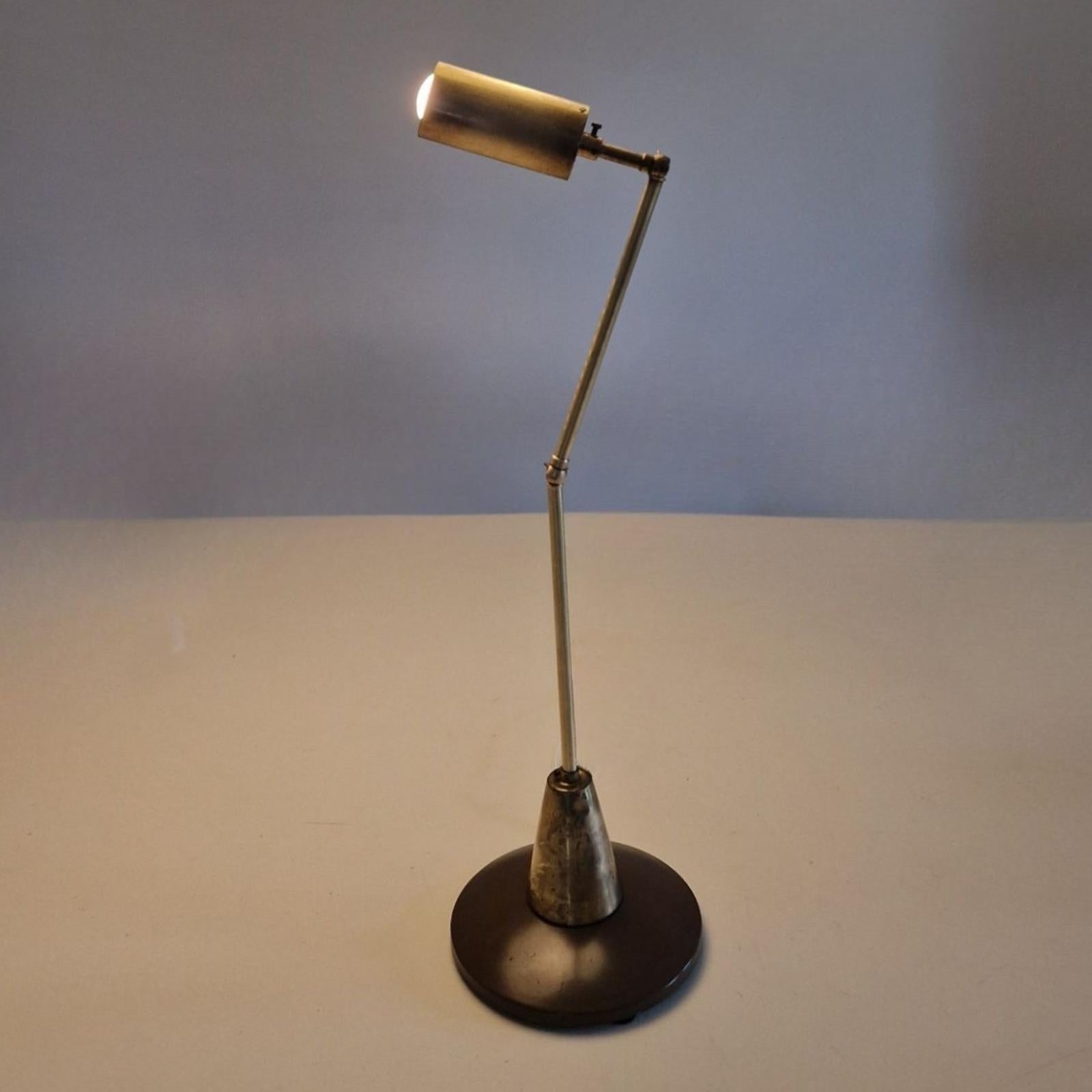 20th Century Minimalist articulated brass desk lamp, Italy 1950s