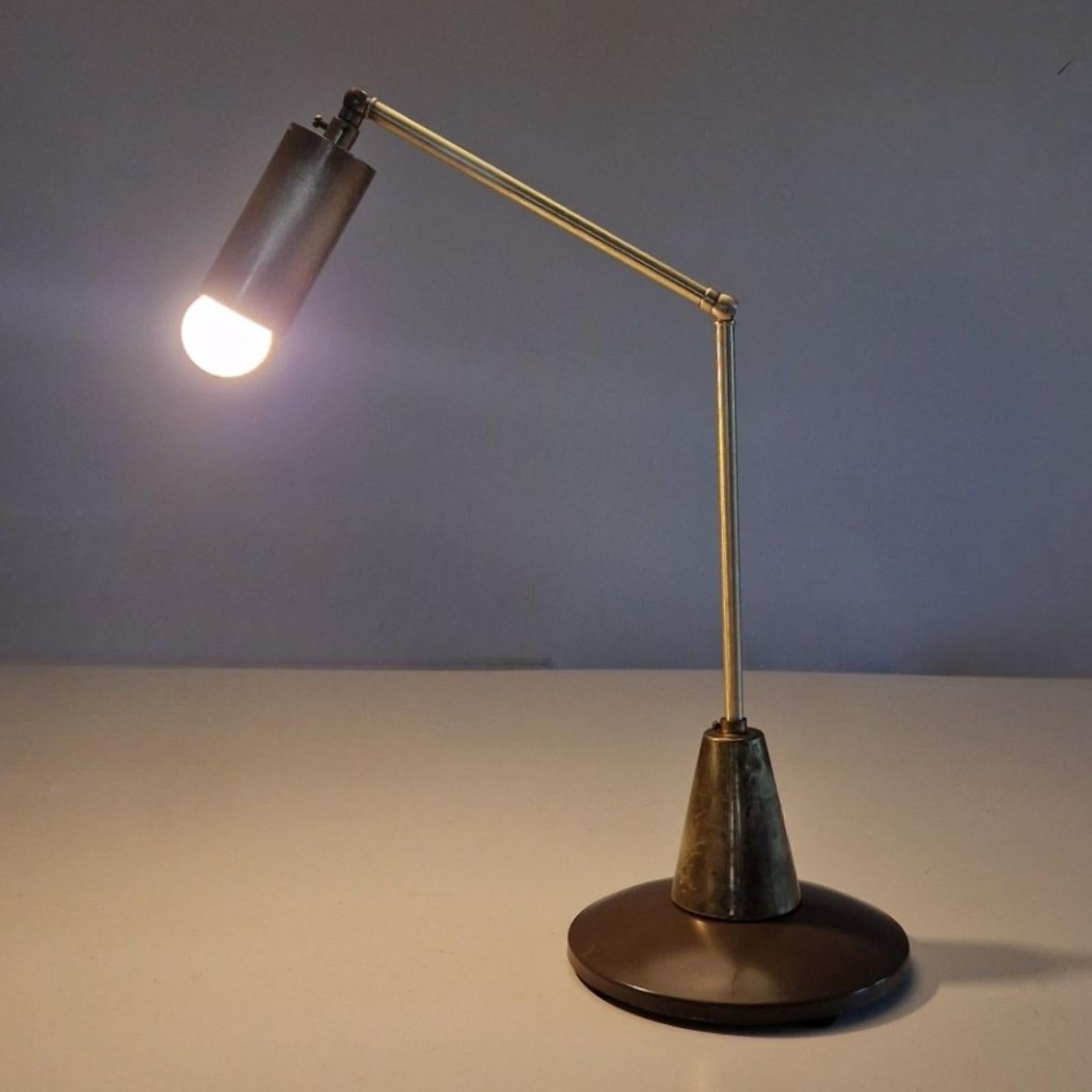 Brass Minimalist articulated brass desk lamp, Italy 1950s