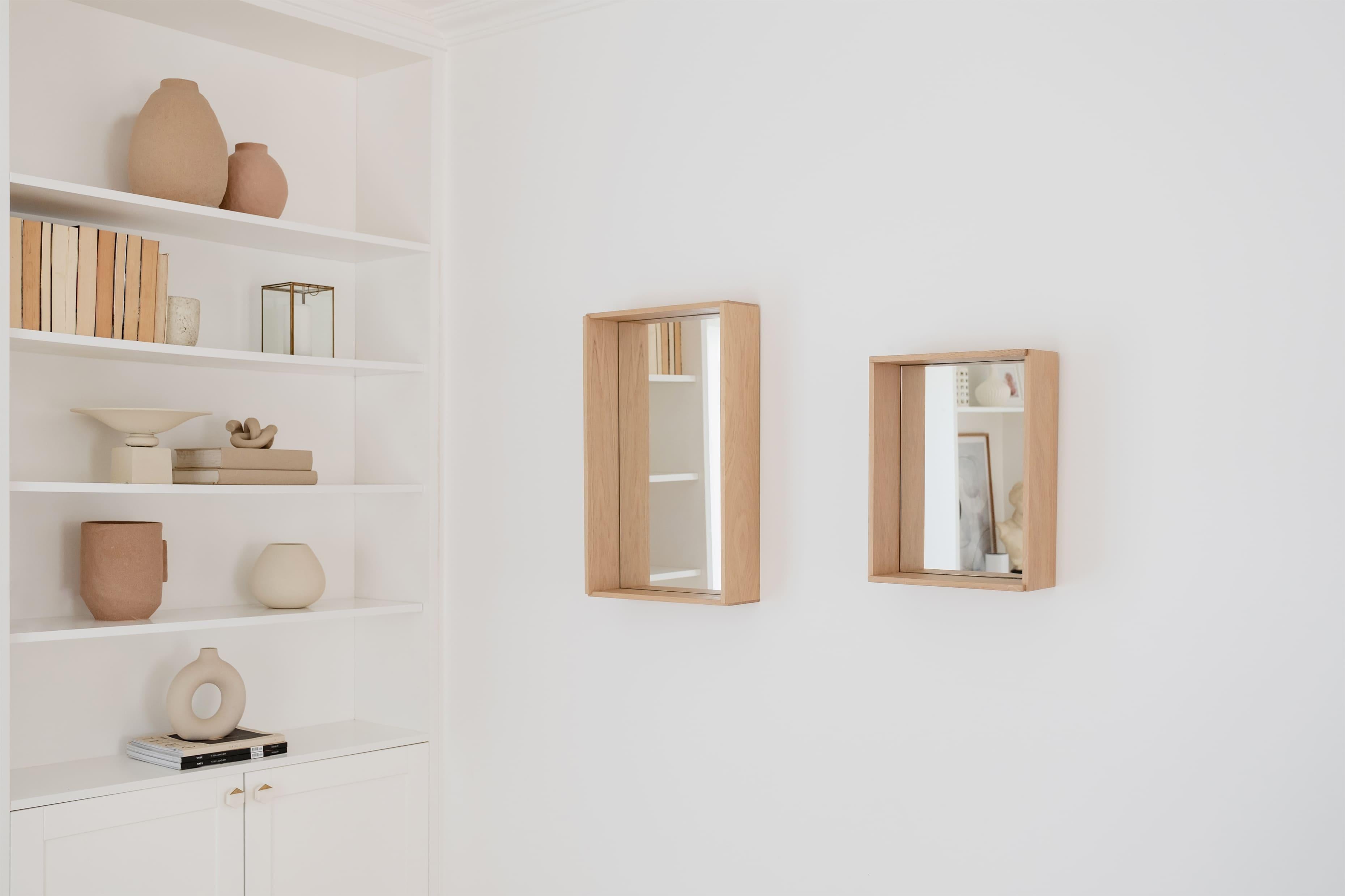 Minimalistischer Eschenholzspiegel klein (Moderne) im Angebot