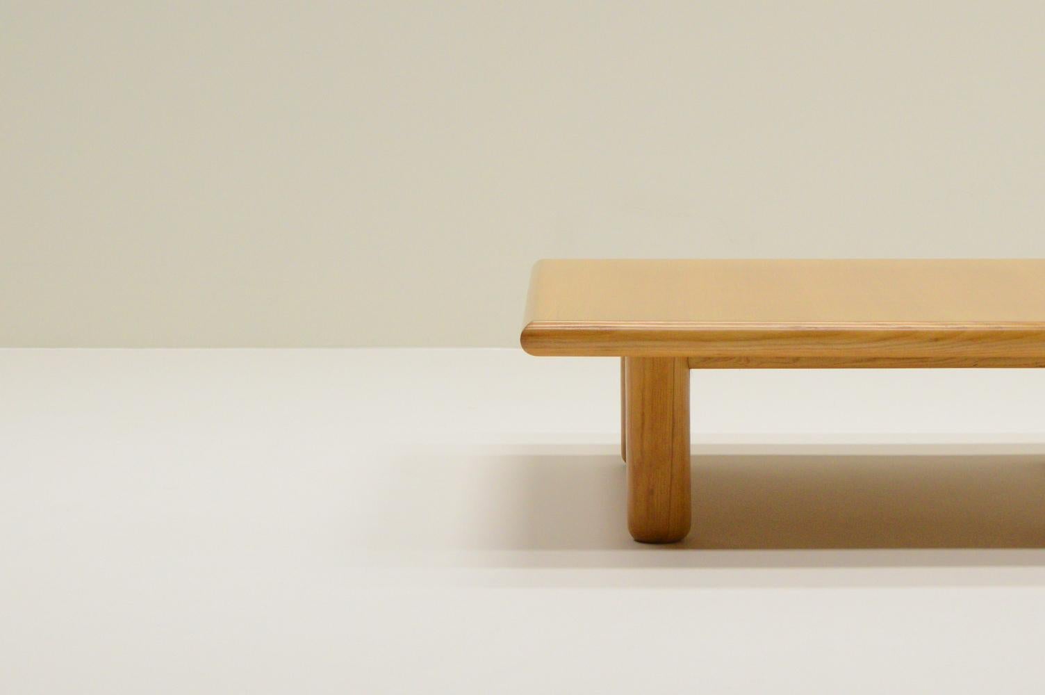 Tavolino minimalista in legno di Wood, Europa anni '80. In condizioni buone in vendita a Landgraaf, NL