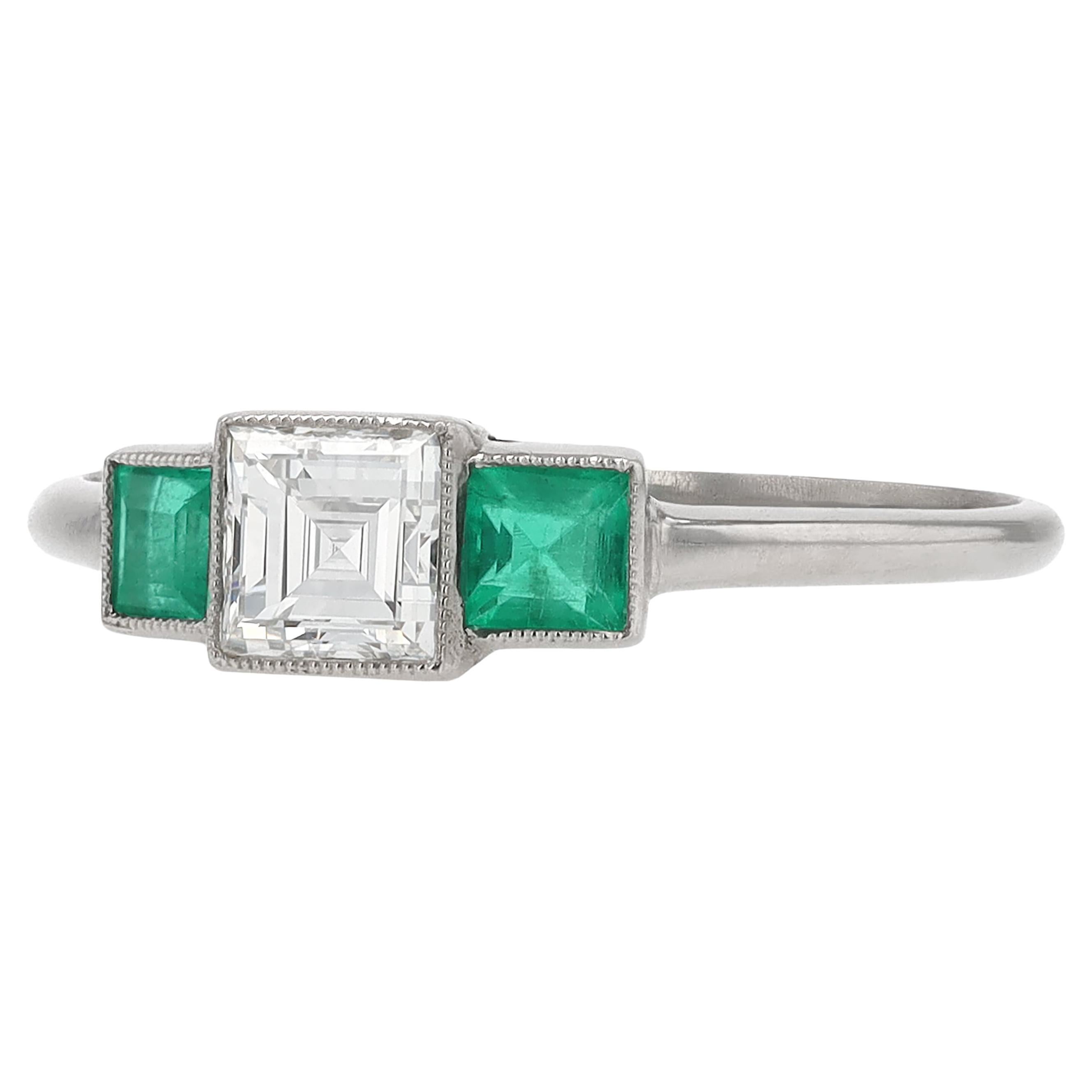 Asscher Cut Minimalist Carré Cut Diamond Emerald 3 Stone Engagement Ring For Sale