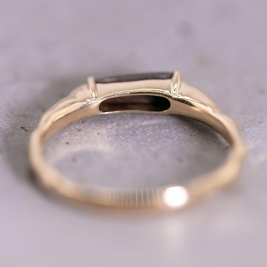 Minimalistischer australischer Boulder-Opal-Verlobungsring aus 18 Karat Gelbgold für Damen oder Herren