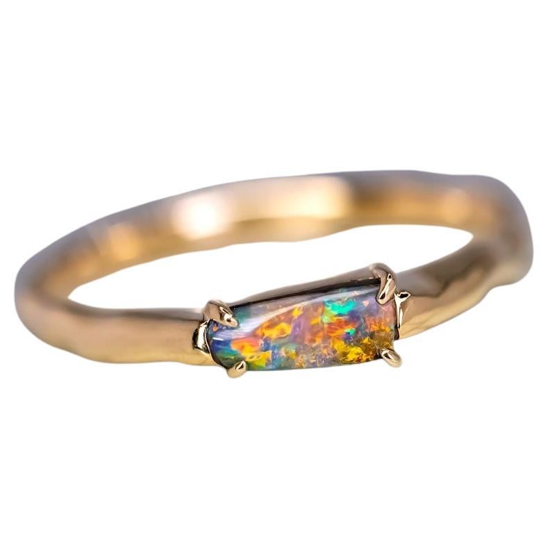Anello di fidanzamento minimalista con opale australiano Boulder in oro giallo 18 carati in vendita