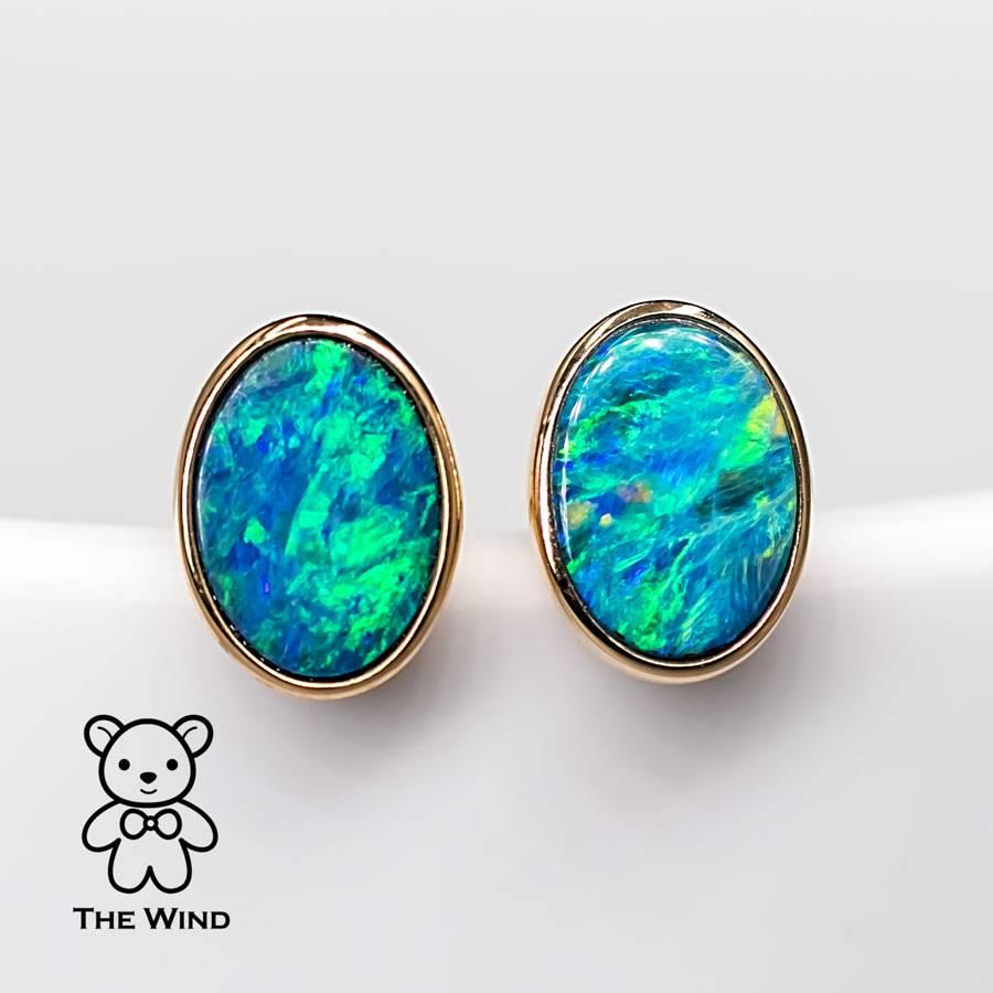 Minimalistische australische Doublet-Opal-Ohrringe aus 18 Karat Gelbgold (Arts and Crafts)