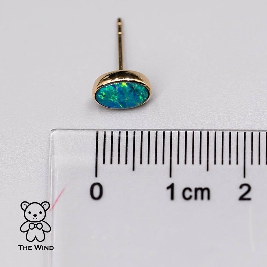 Minimalistische australische Doublet-Opal-Ohrringe aus 18 Karat Gelbgold (Brillantschliff)