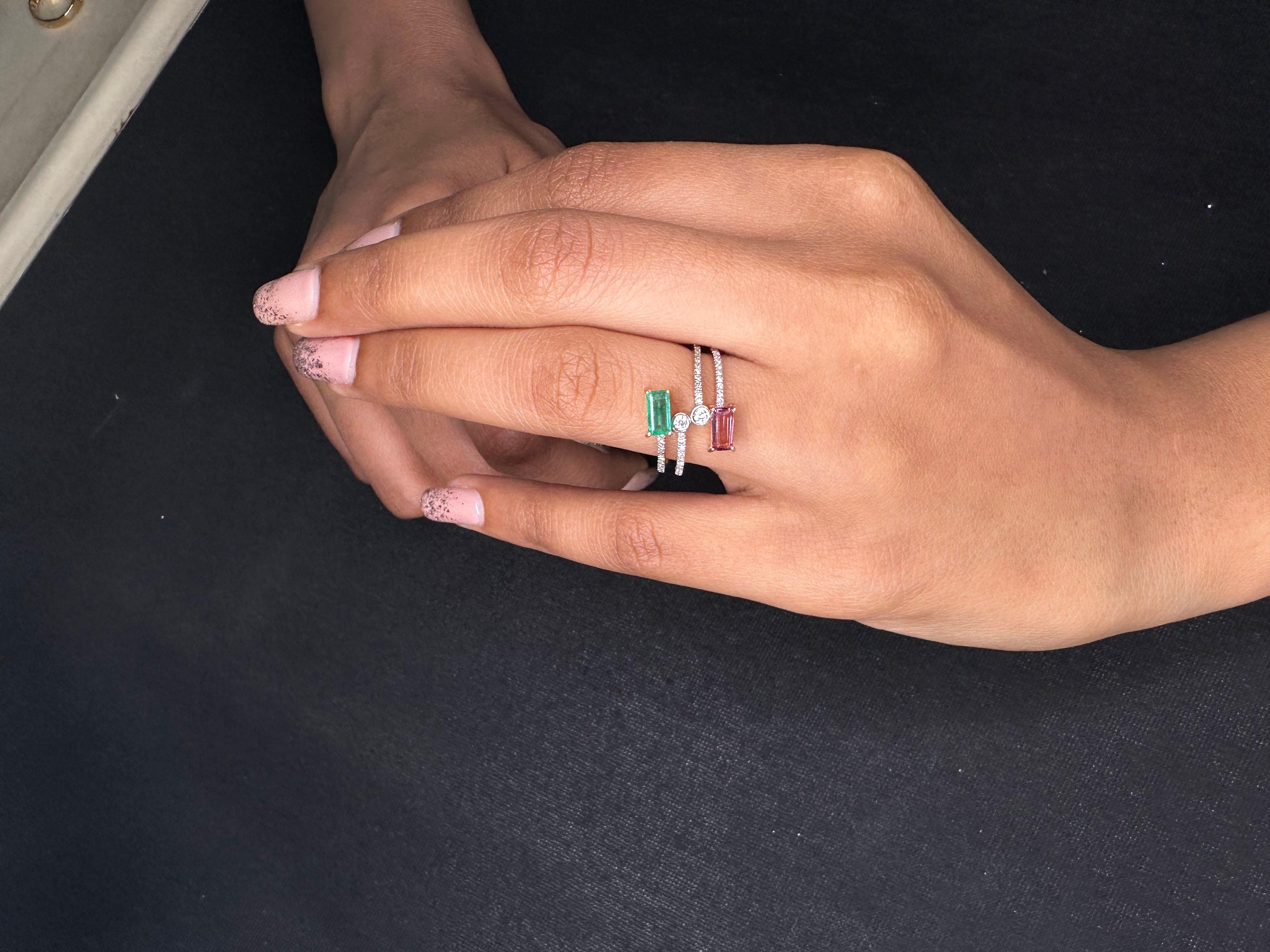 En vente :  Bague ouverte minimaliste en or jaune 14 carats avec émeraudes baguettes et diamants 11