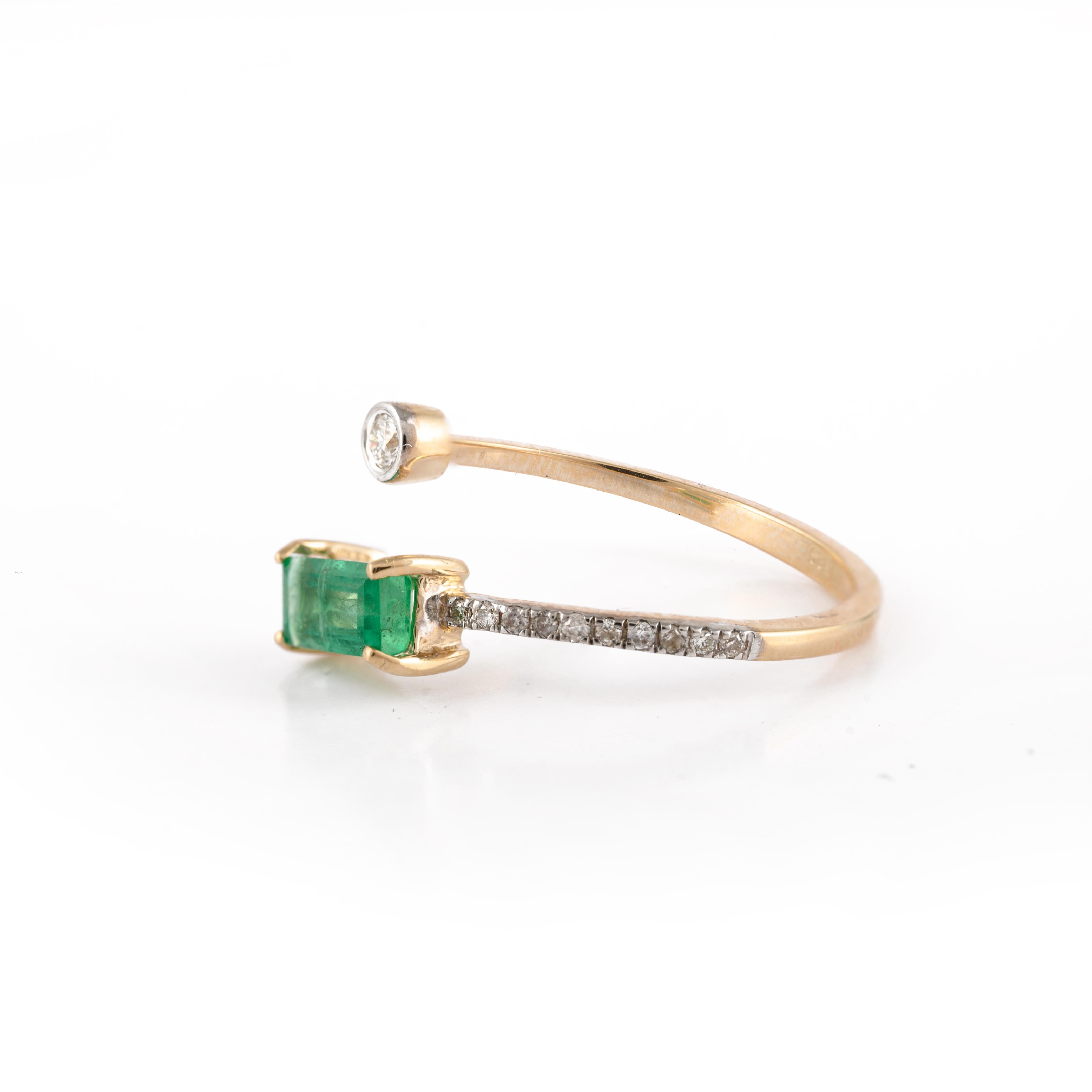 En vente :  Bague ouverte minimaliste en or jaune 14 carats avec émeraudes baguettes et diamants 5